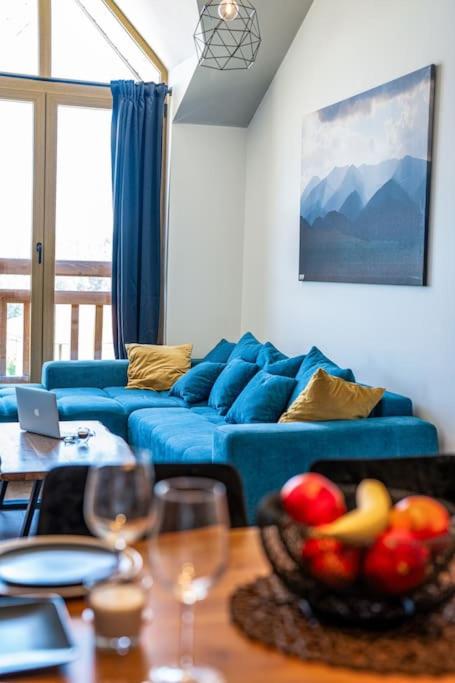 Alpin Penthouse 2 Bedroom with Fireplace and Mountain View