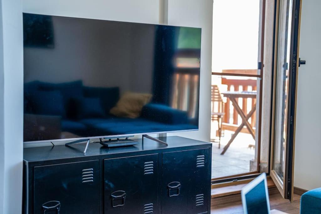 Alpin Penthouse 2 Bedroom with Fireplace and Mountain View