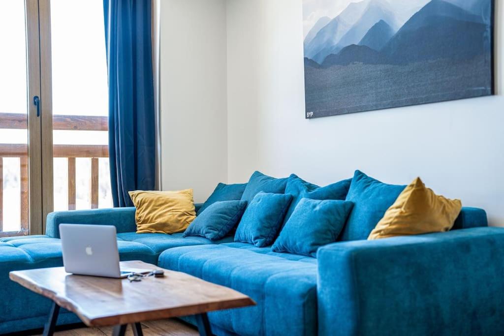 Alpin Penthouse 2 Bedroom with Fireplace and Mountain View