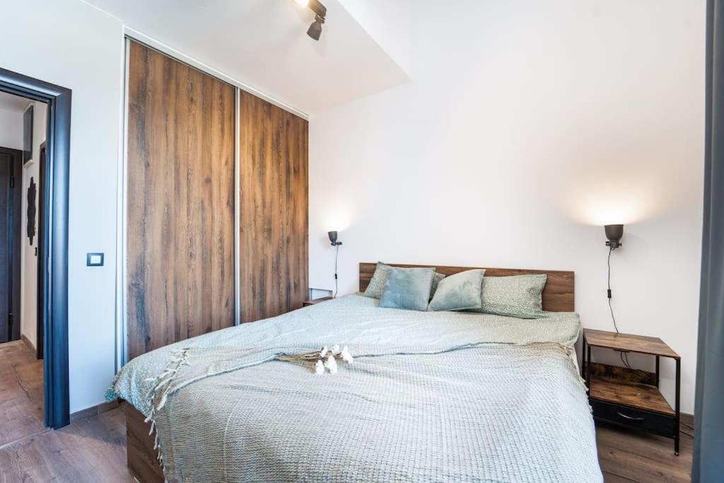 Alpin Penthouse 2 Bedroom with Fireplace and Mountain View