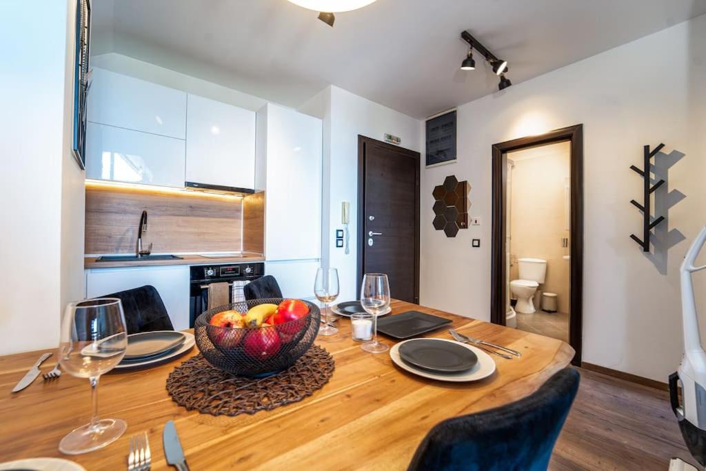 Alpin Penthouse 2 Bedroom with Fireplace and Mountain View