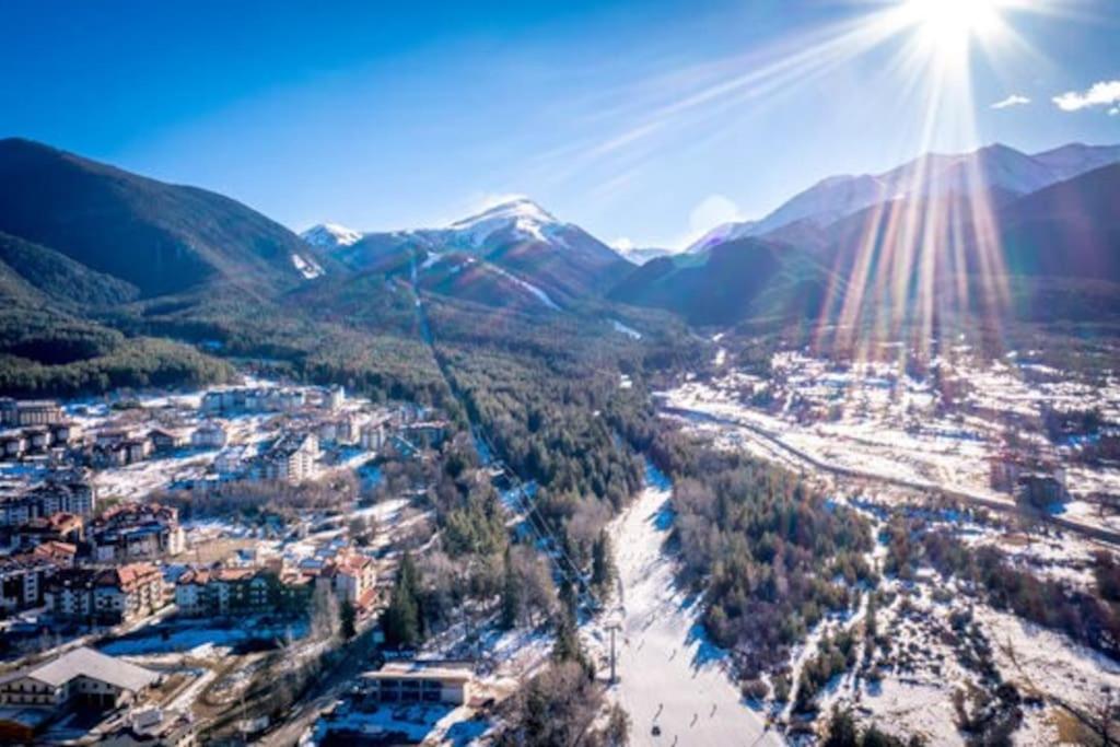 Alpin Penthouse 2 Bedroom with Fireplace and Mountain View
