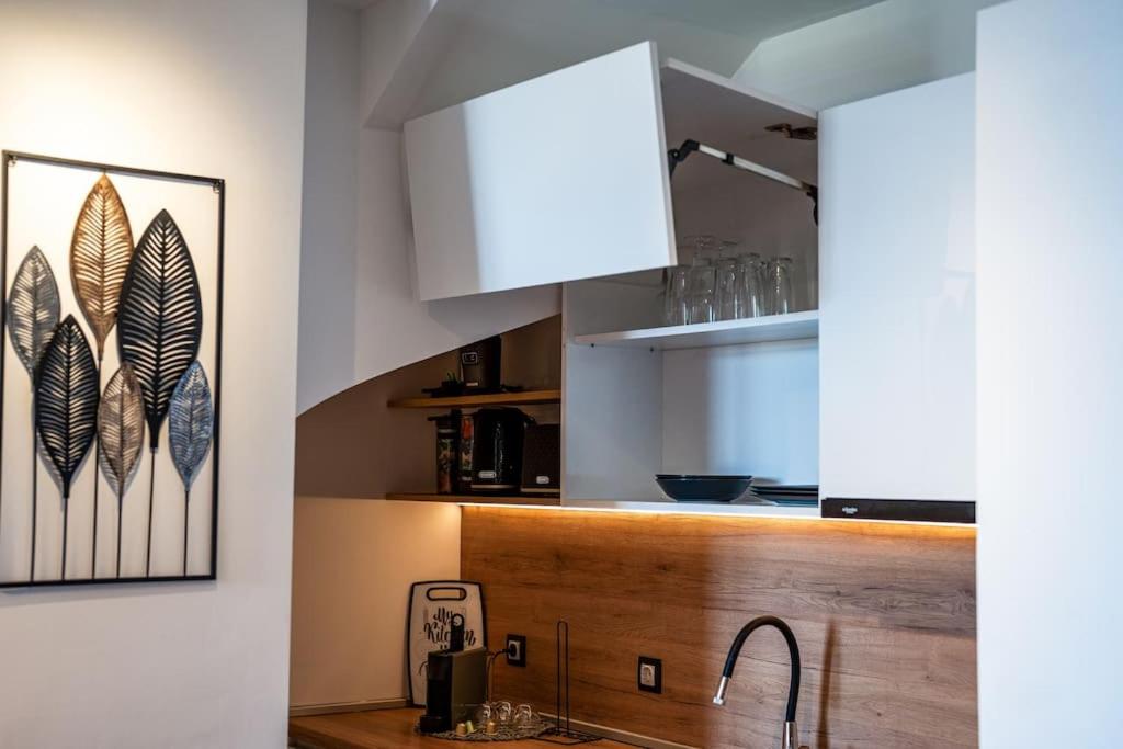 Alpin Penthouse 2 Bedroom with Fireplace and Mountain View