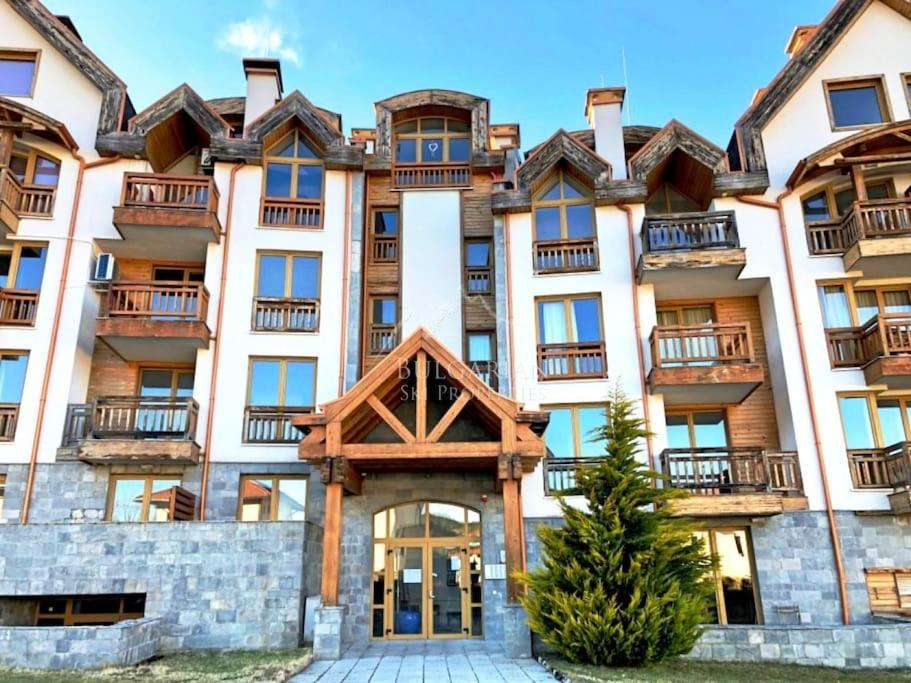 Alpin Penthouse 2 Bedroom with Fireplace and Mountain View