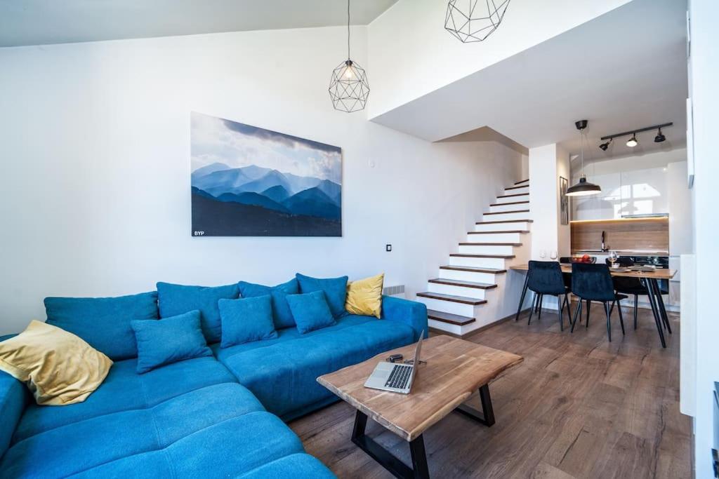Alpin Penthouse 2 Bedroom with Fireplace and Mountain View