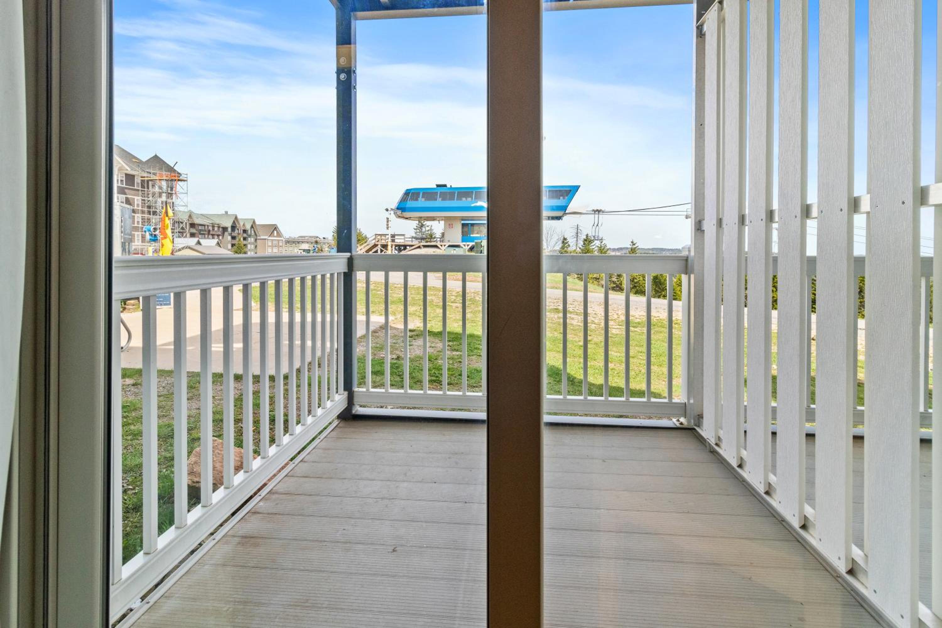 ML132 Quaint Rustic condo Mountain views 1st Floor WiFi EZ park view 3