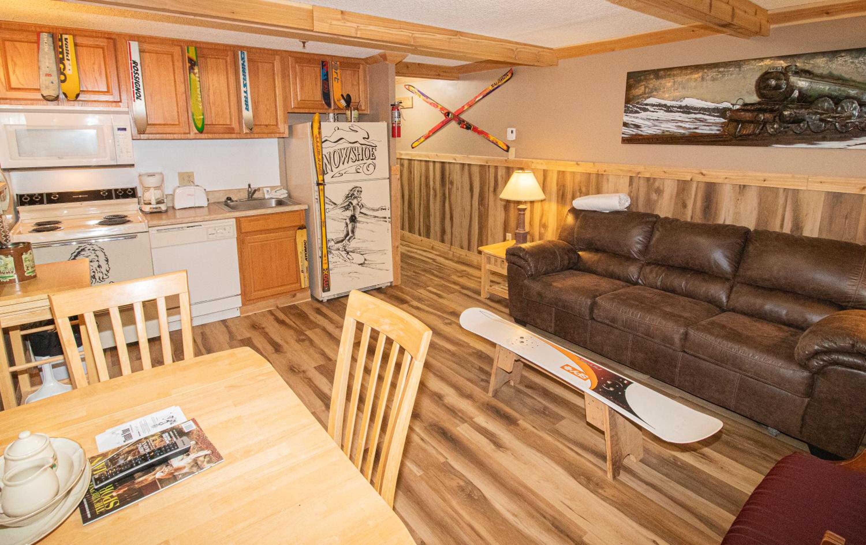 ML132 Quaint Rustic condo Mountain views 1st Floor WiFi EZ park view 5