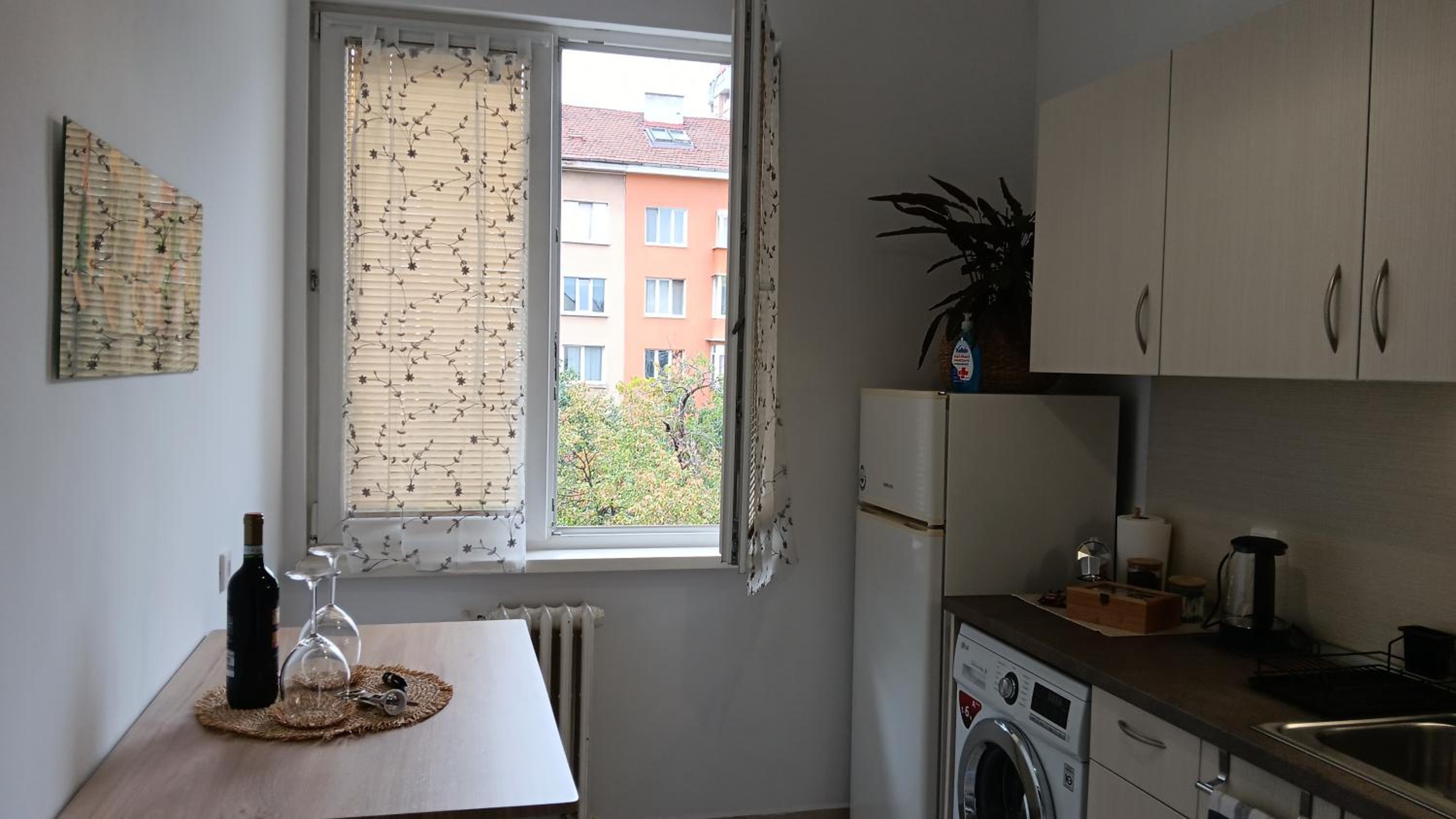 Sofia Center Chic Suite - Separate Kitchen and Balcony