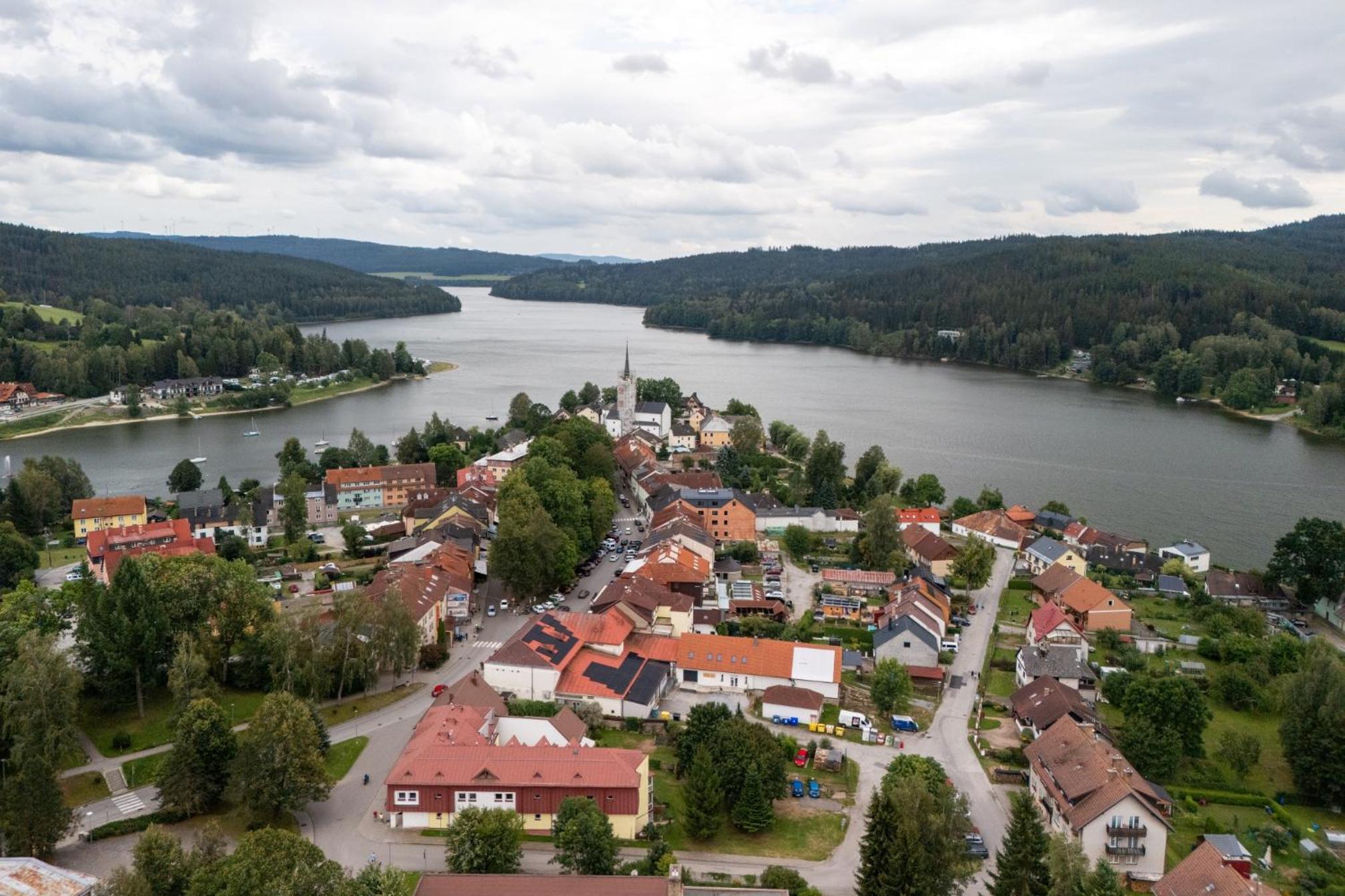 Rodinné apartmány LEVÝPRAVÝ ve Frymburku