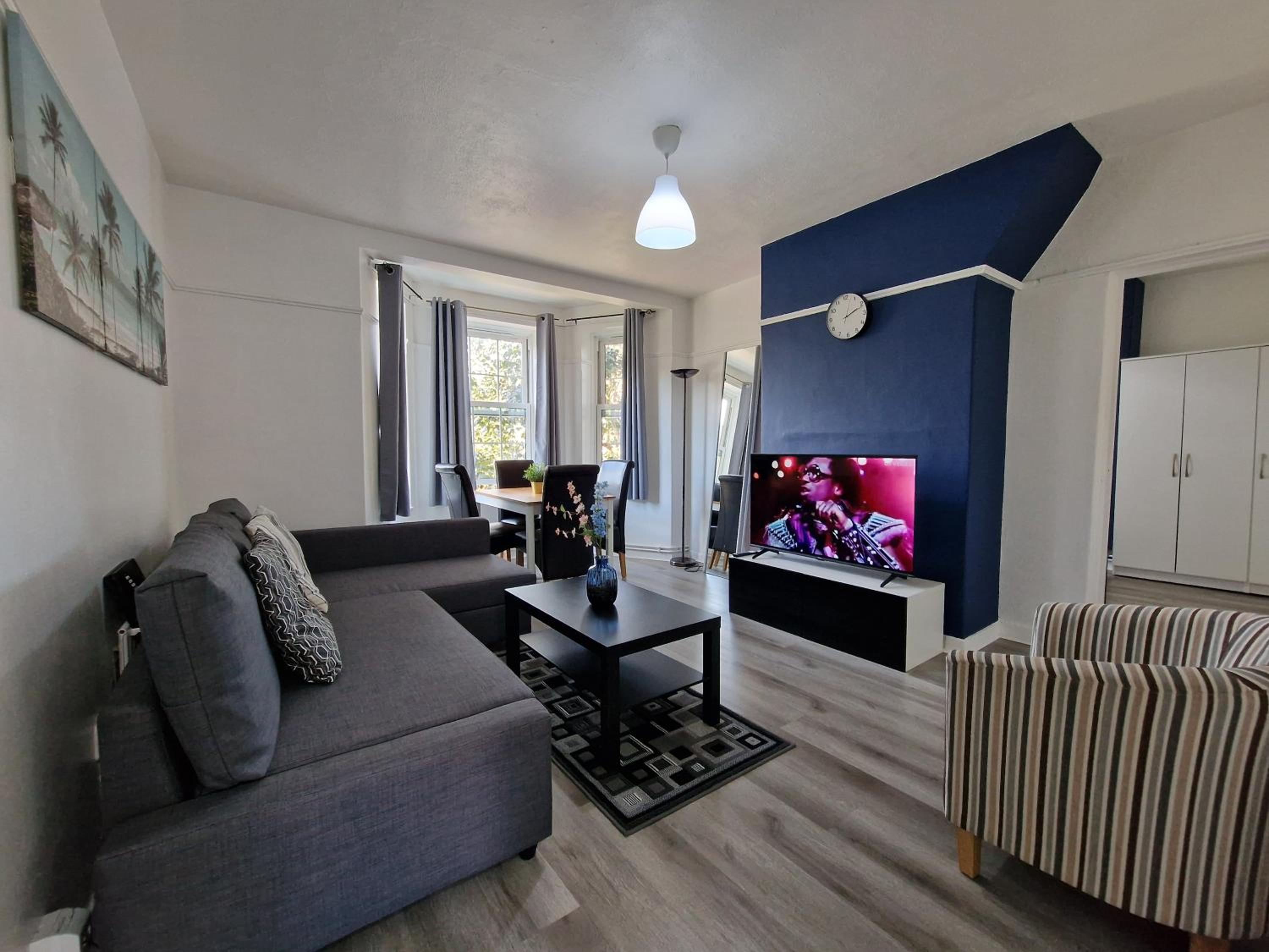 Comfortable 2 bedrooms flat in Oval Central London