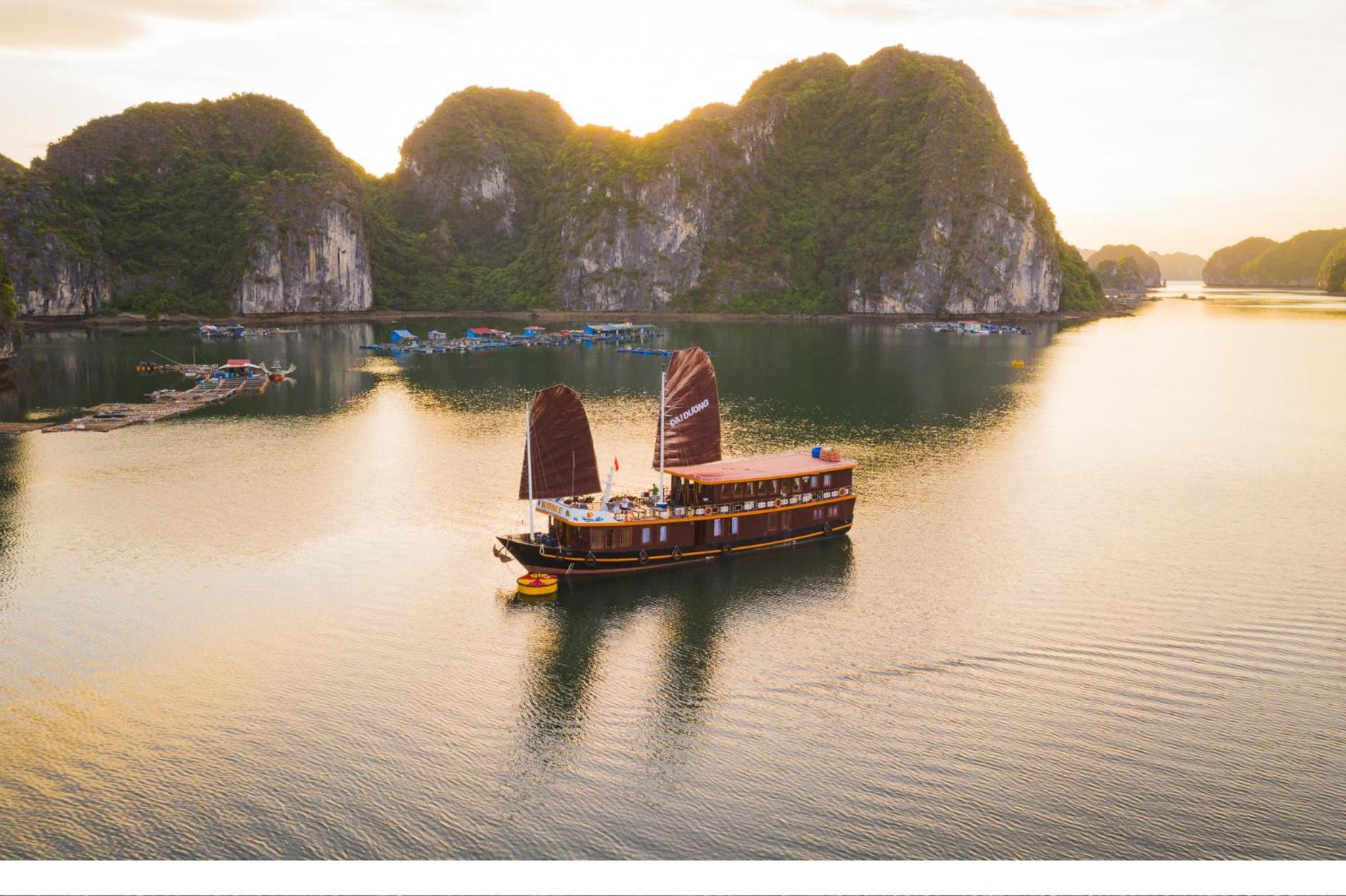 Cat Ba Cruise