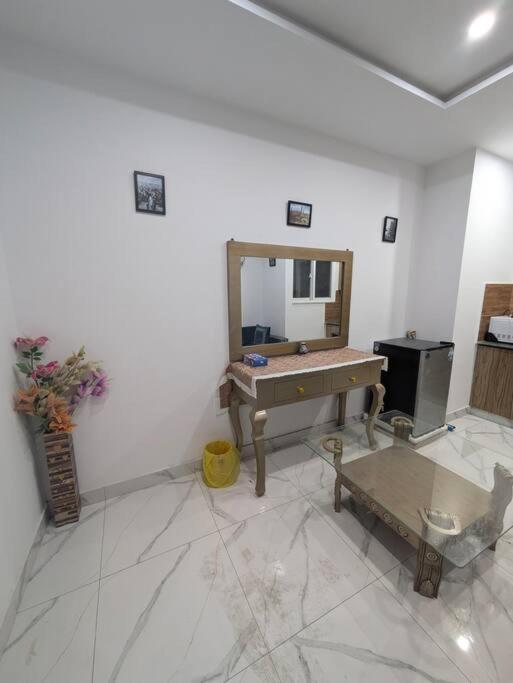 Urban Oasis Sleek Apartment in Bahria Town view 3