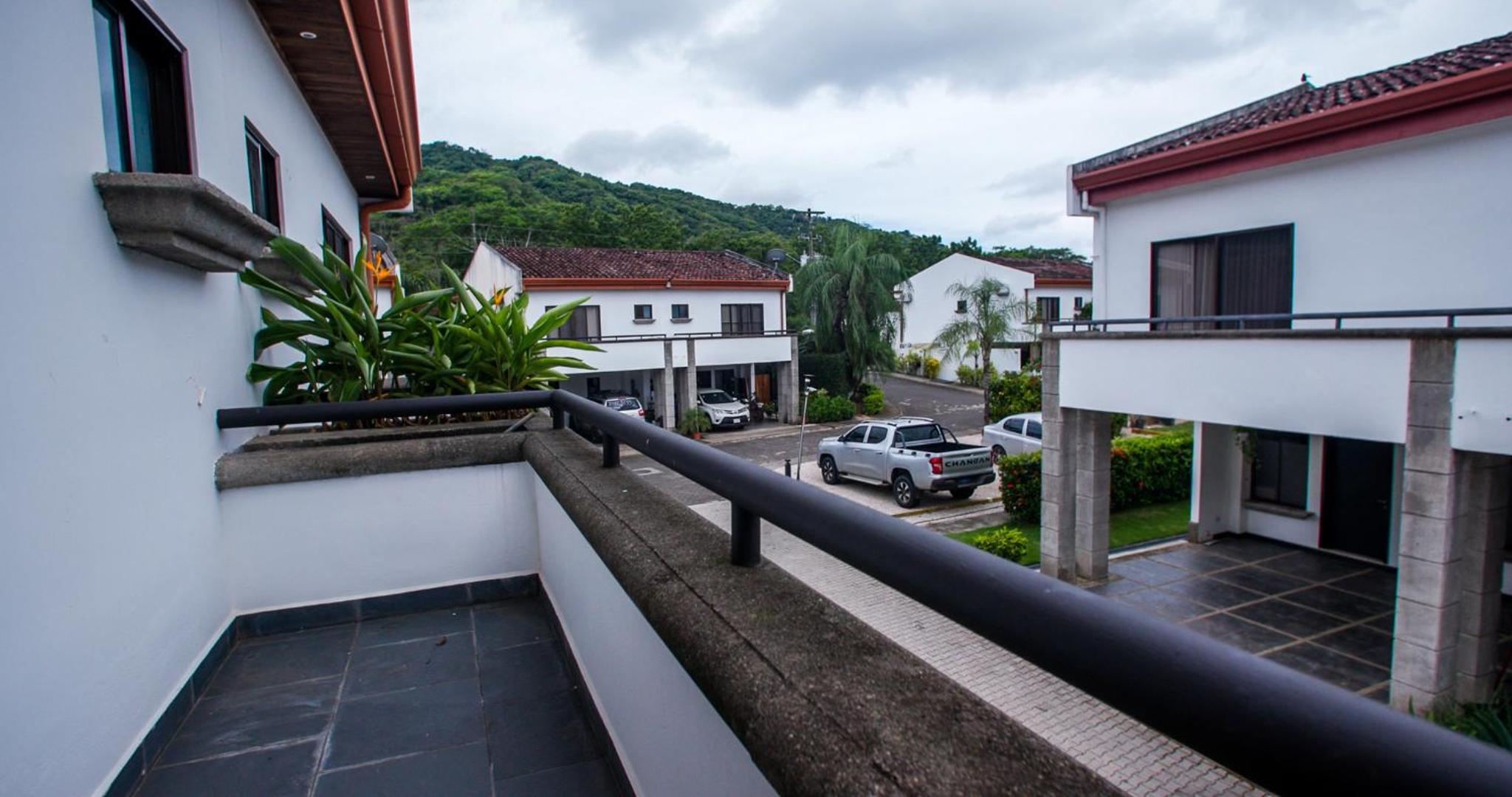 Full condo in Tamarindo, CR