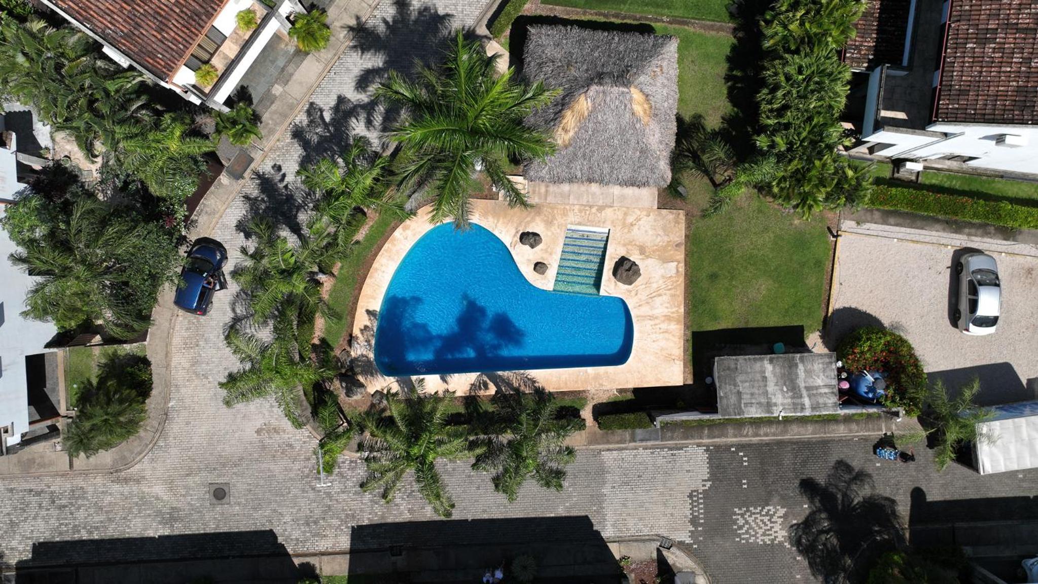 Full condo in Tamarindo, CR