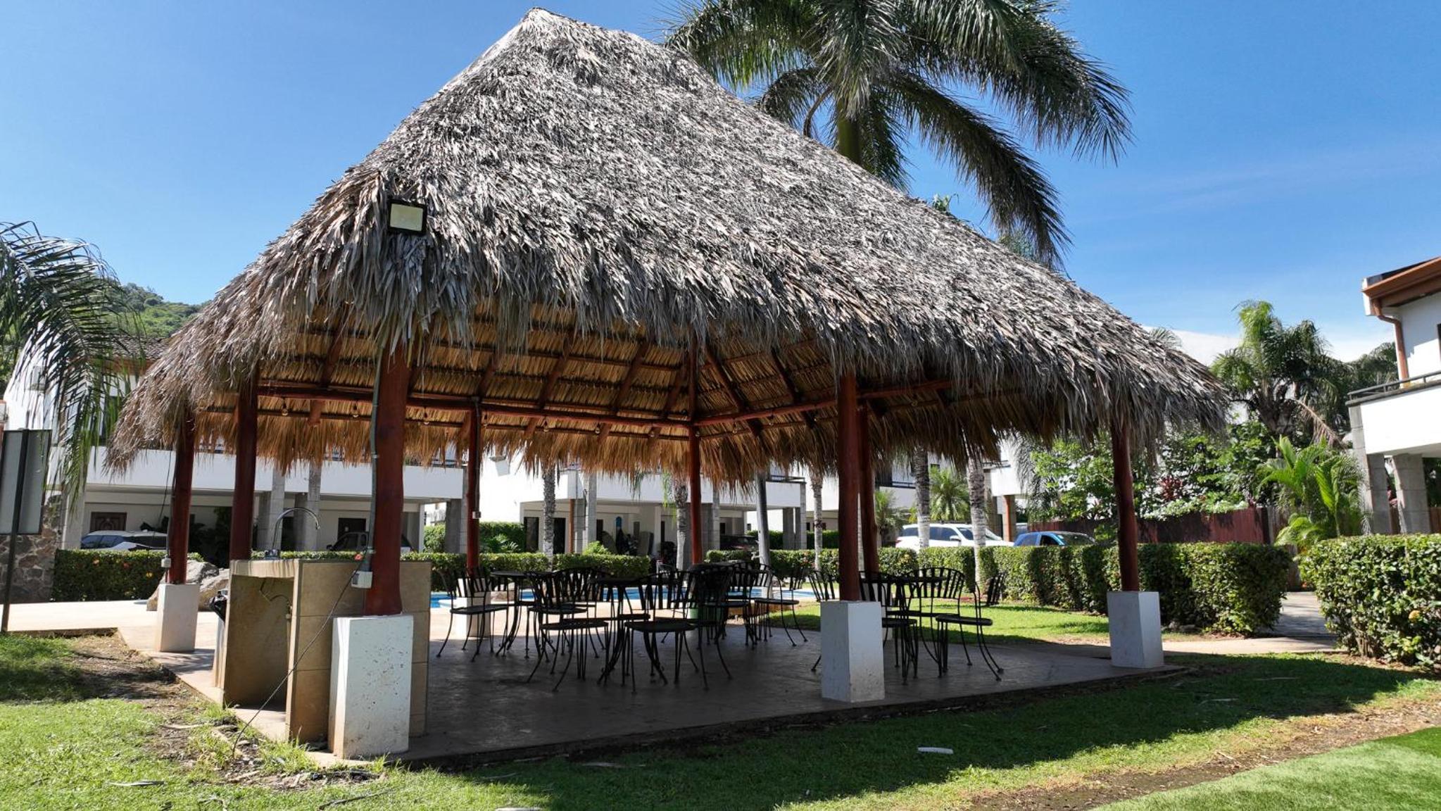 Full condo in Tamarindo, CR