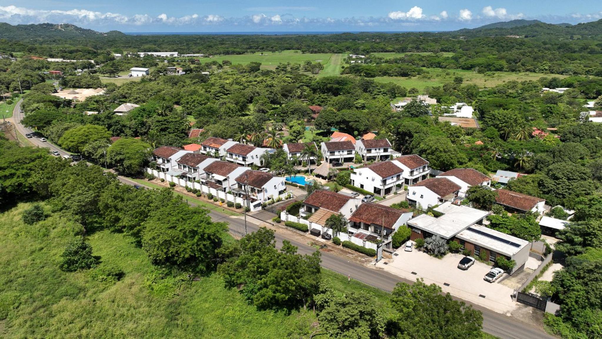 Full condo in Tamarindo, CR