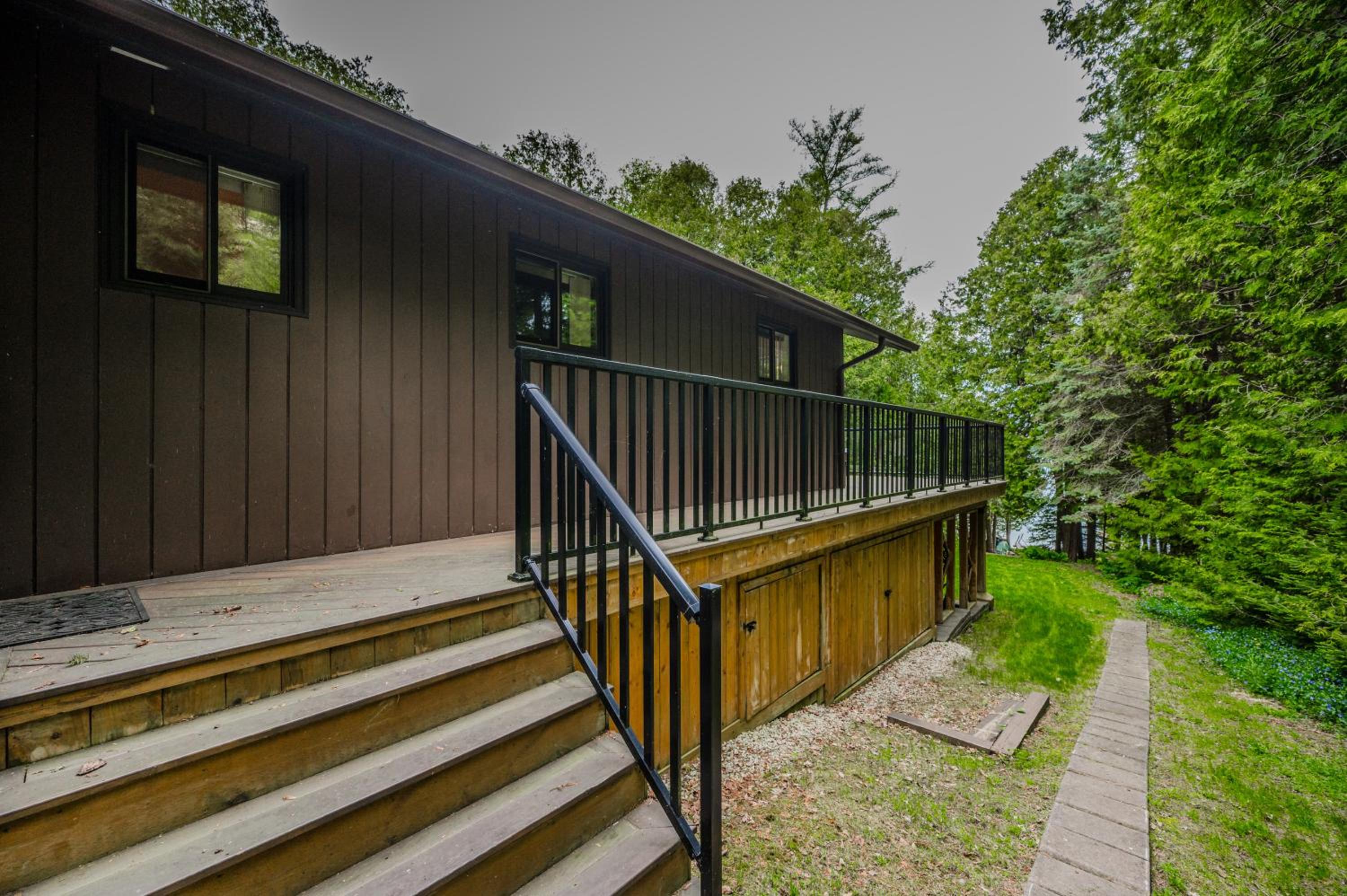 TGIF - Serene Waterfront Retreat