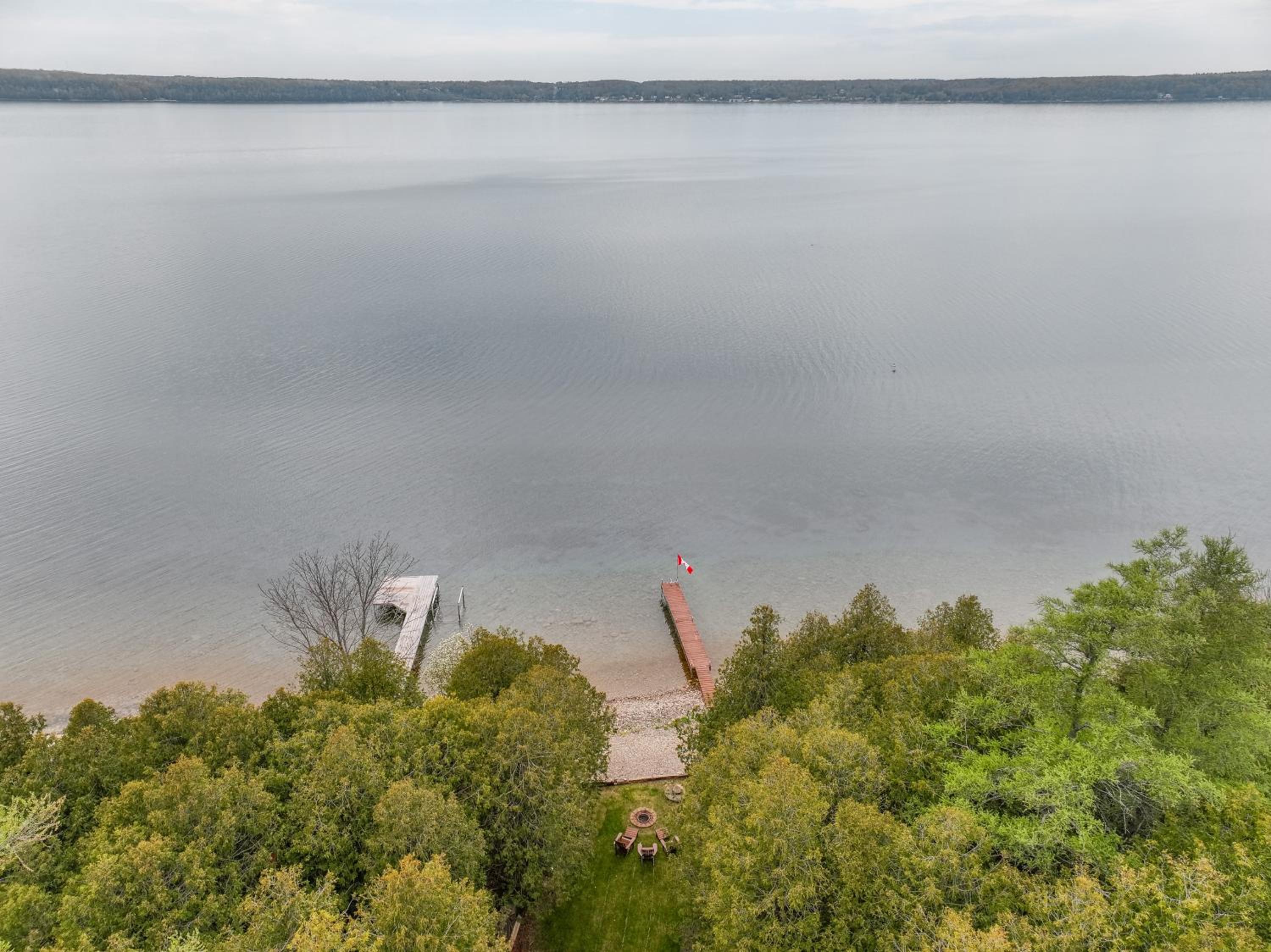 TGIF - Serene Waterfront Retreat