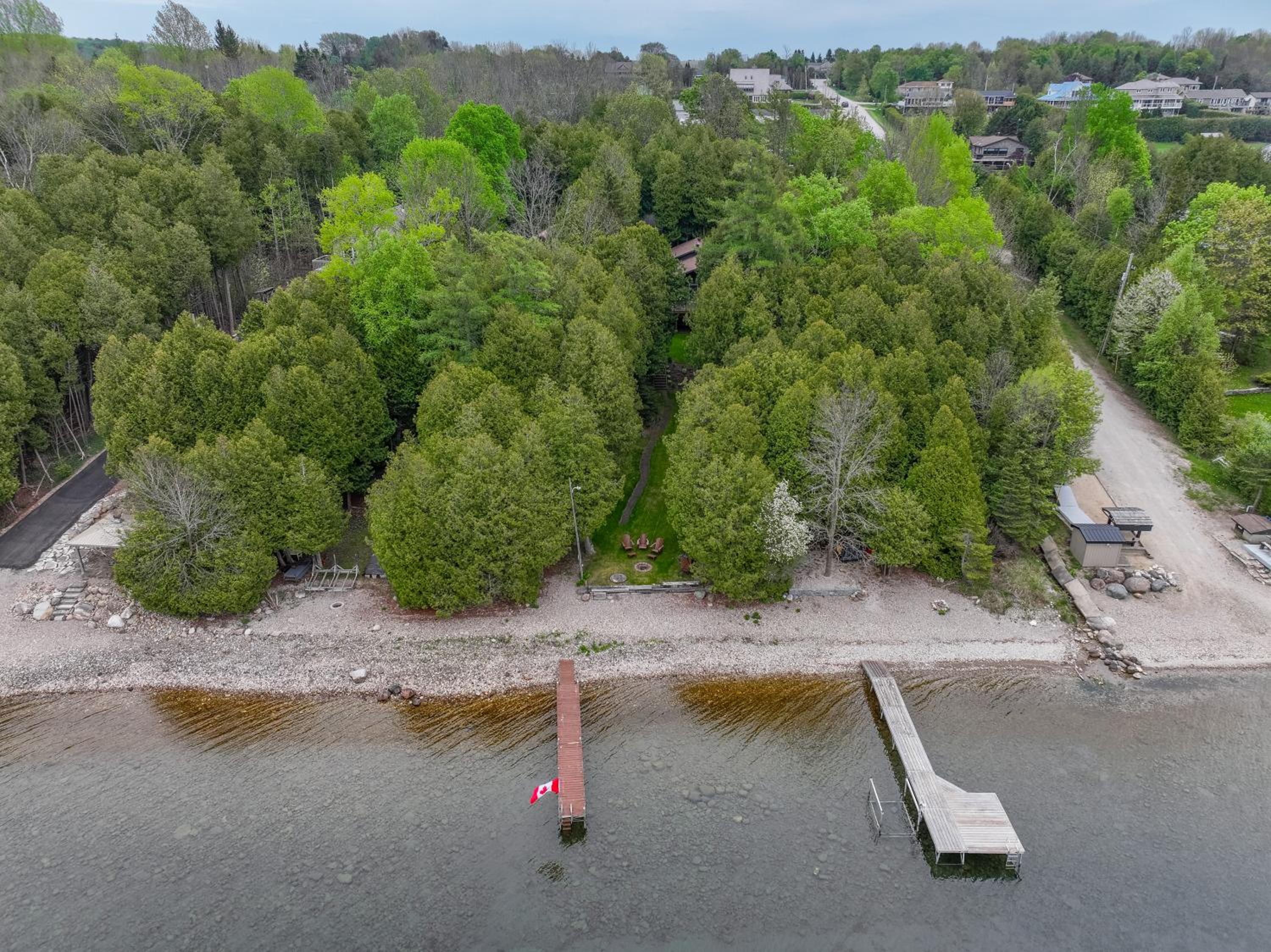 TGIF - Serene Waterfront Retreat