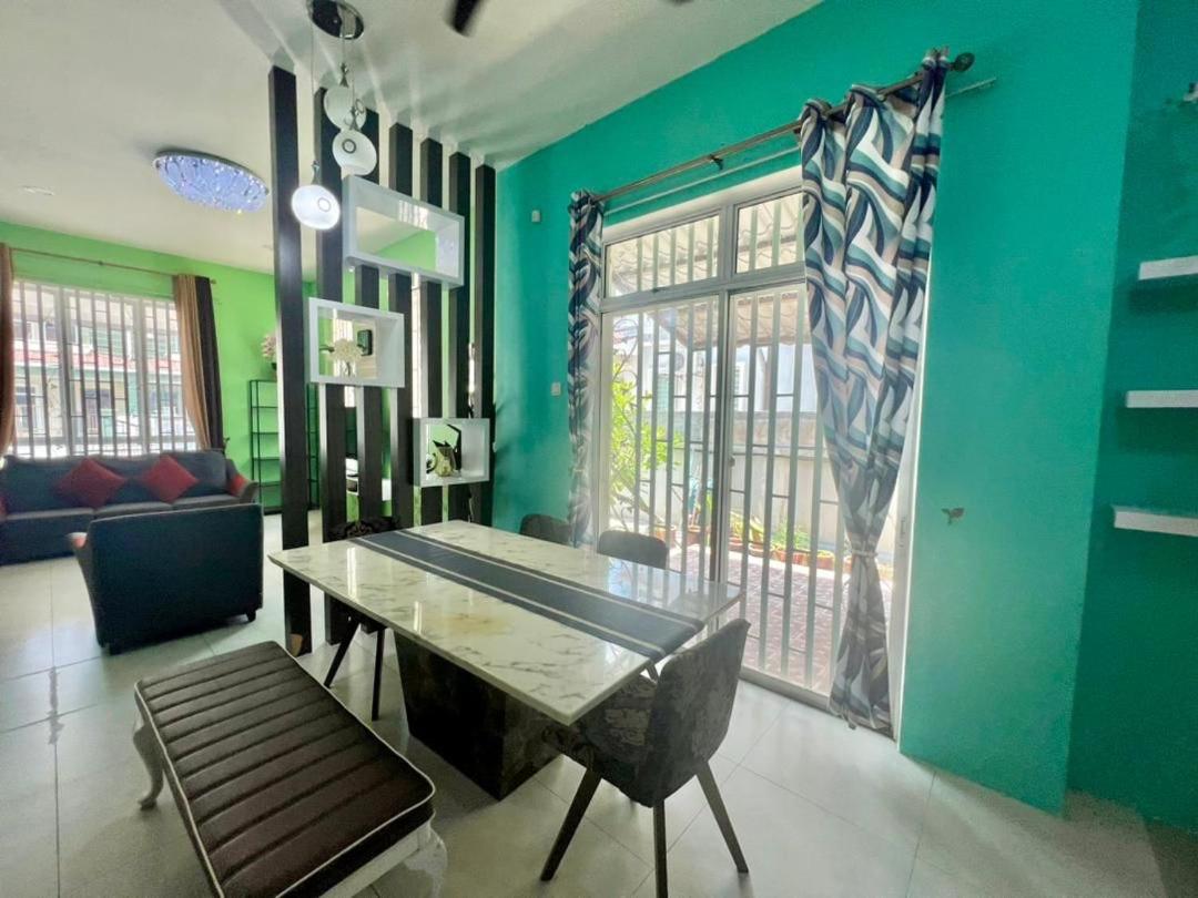 Camelia Hijau Homestay 3 Bilik parking luas berhadapan Hospital Sultanah Bahiyah Alor Setar photo 4
