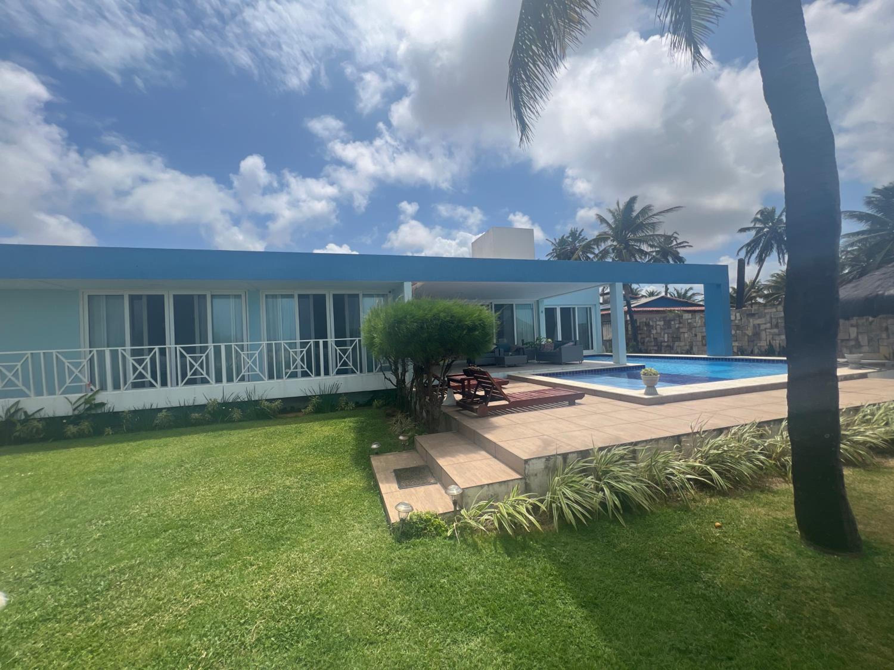 Ocean front privacy and comfort!