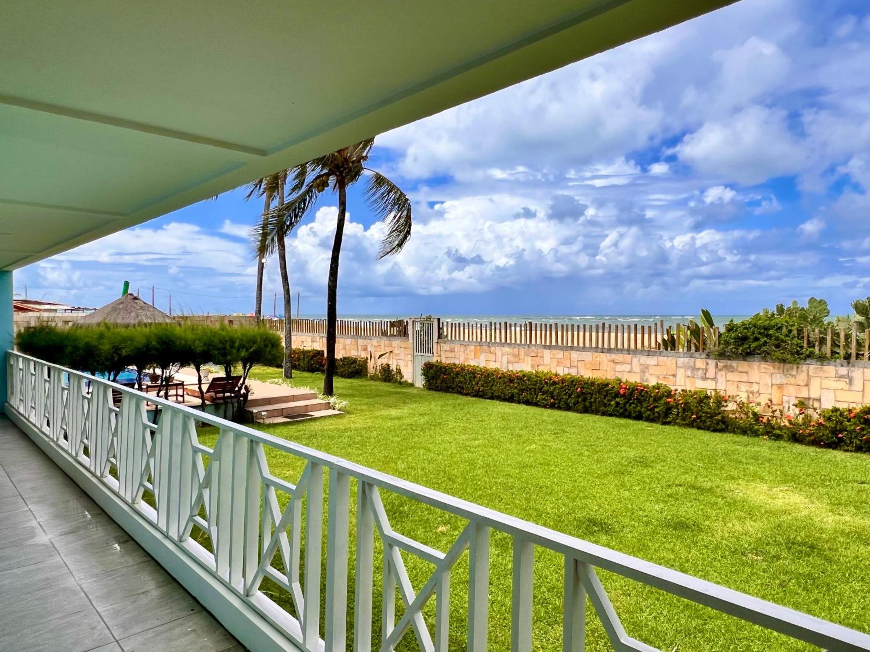 Ocean front privacy and comfort!