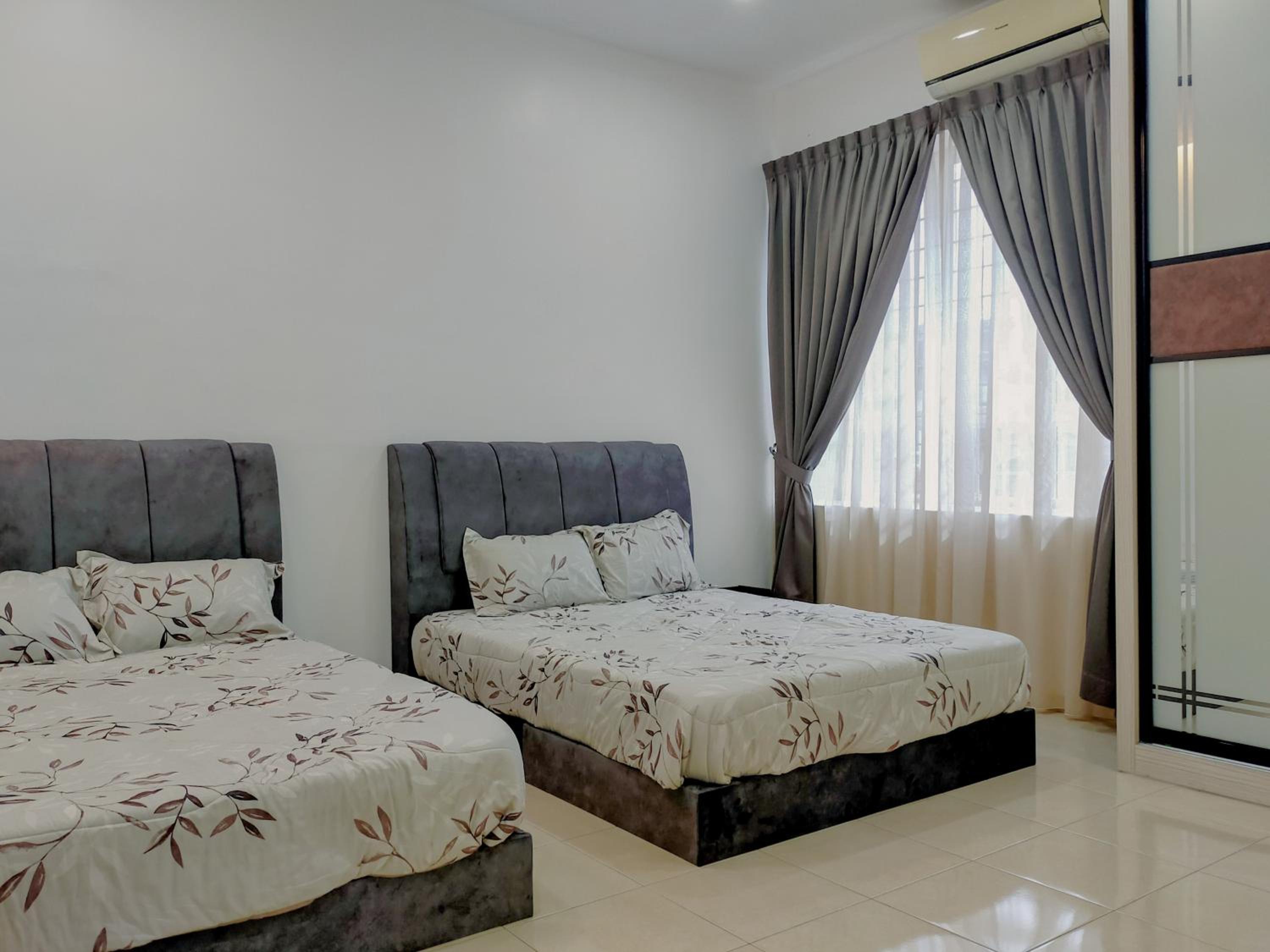 NEW Stylish 18Pax 4BR House Semabok 5mins to Town photo 1