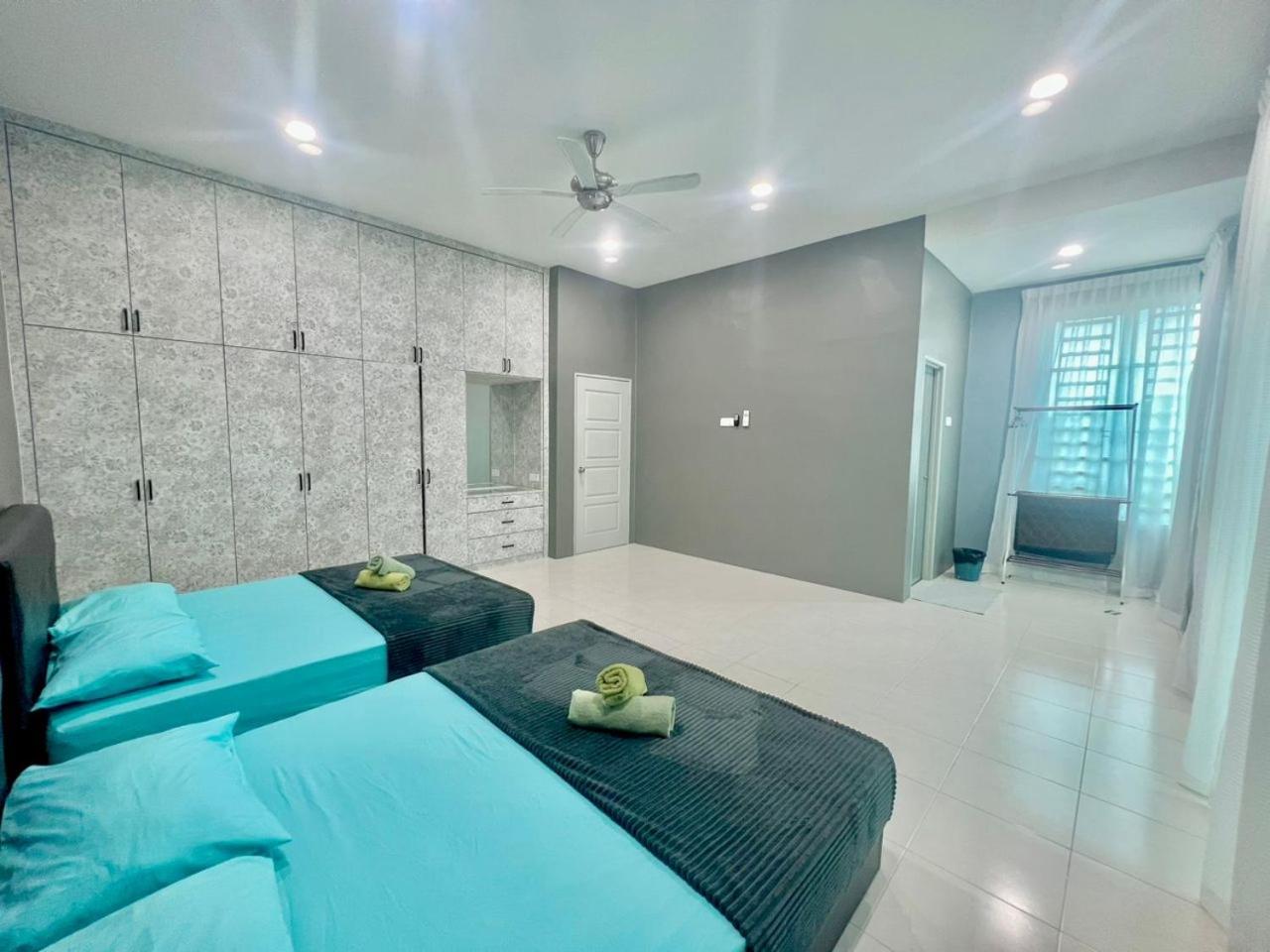 Rumah Biru Cozy Hadapan Hospital Sultanah Bahiyah Alor Setar Corner Lot 4 bilik airconds dan parking luas berserta free wifi photo 8
