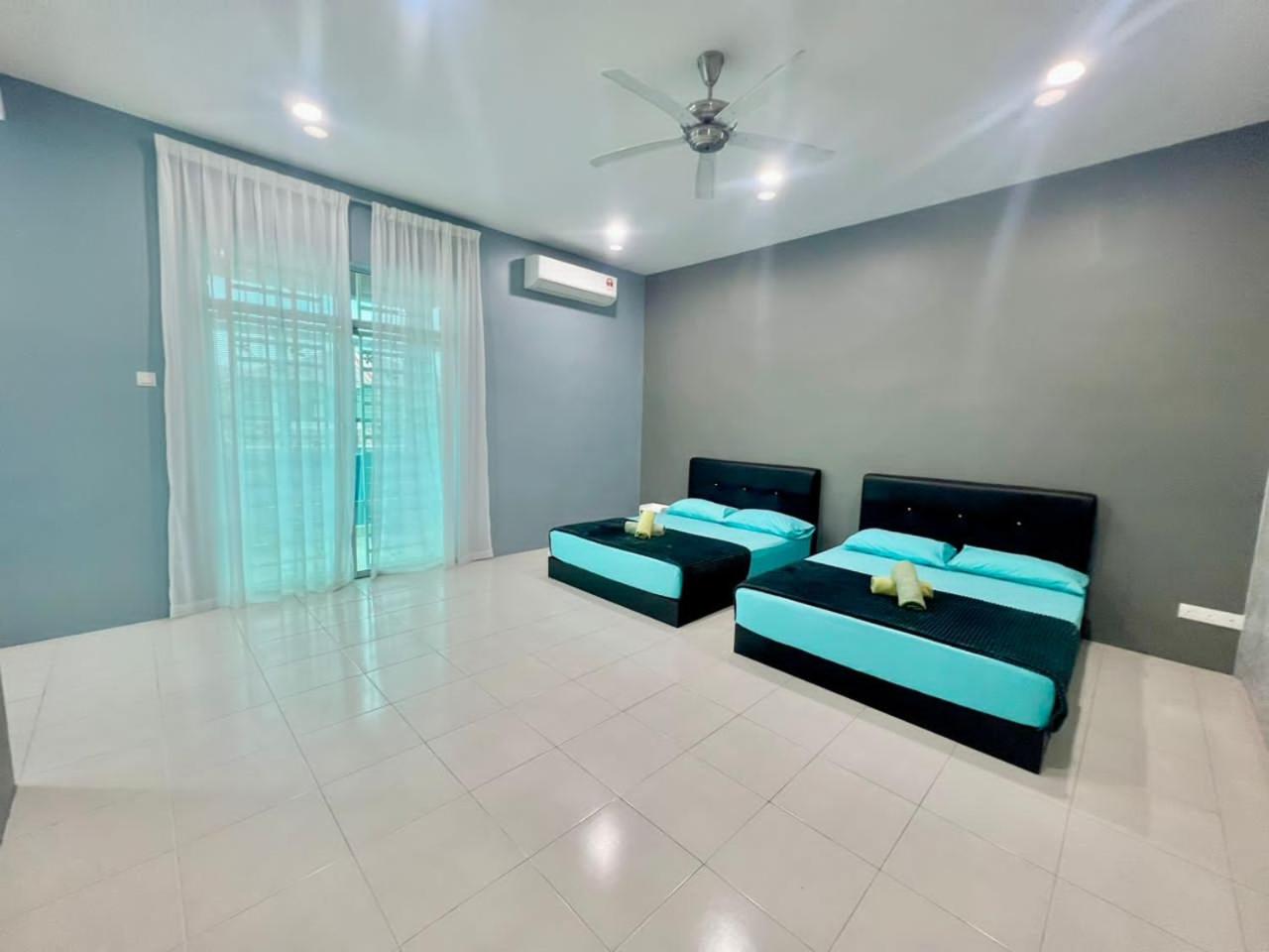 Rumah Biru Cozy Hadapan Hospital Sultanah Bahiyah Alor Setar Corner Lot 4 bilik airconds dan parking luas berserta free wifi photo 6