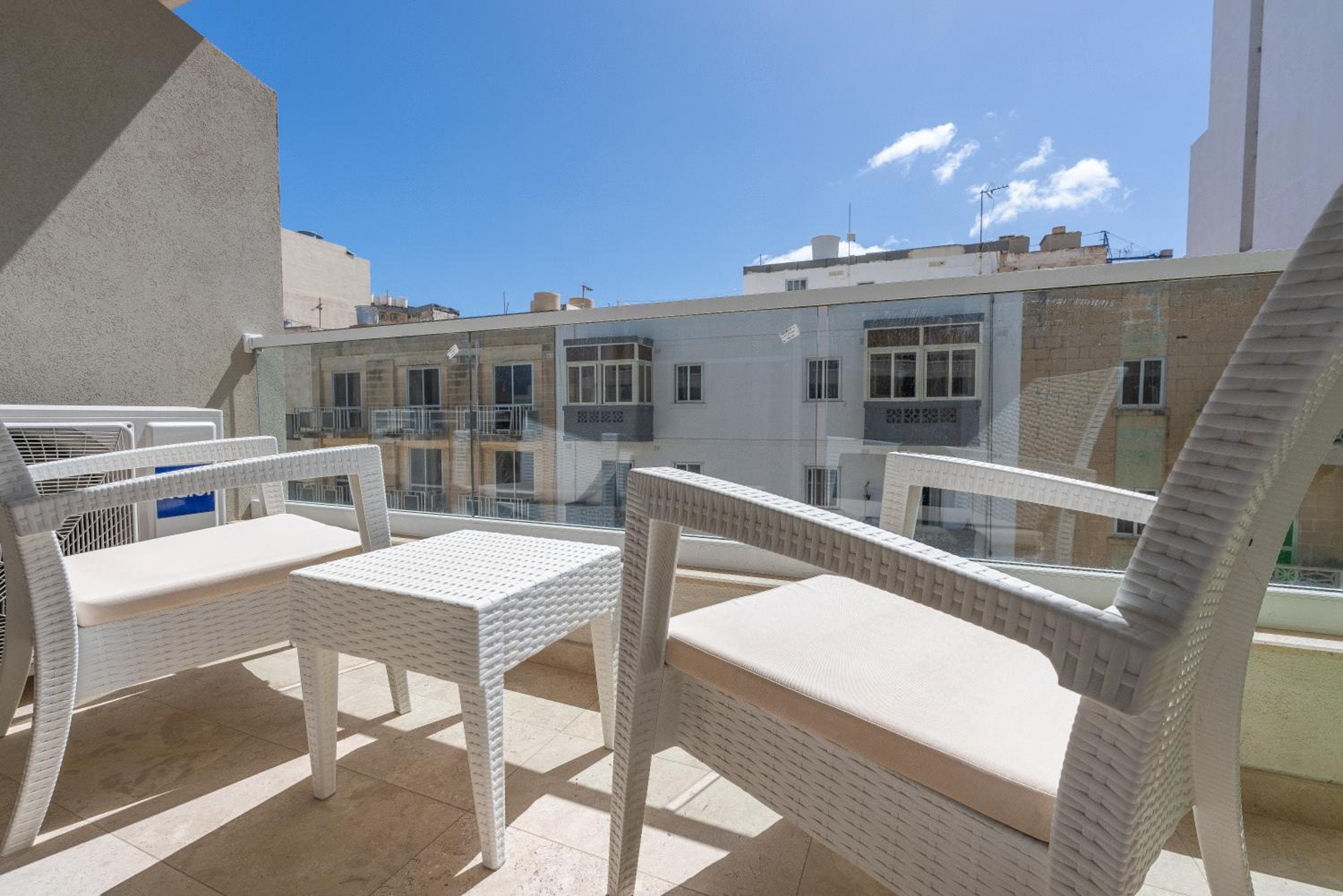 Modern & Luxurious apartment - Prime Location photo 4