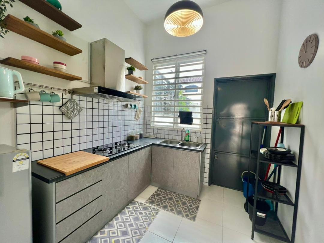 Bukan Cinta Biasa Home 3 bilik aircond, dua ruang tamu aircond dan free wifi 500 meter dari Hospital Sultanah Bahiyah Alor Setar photo 8