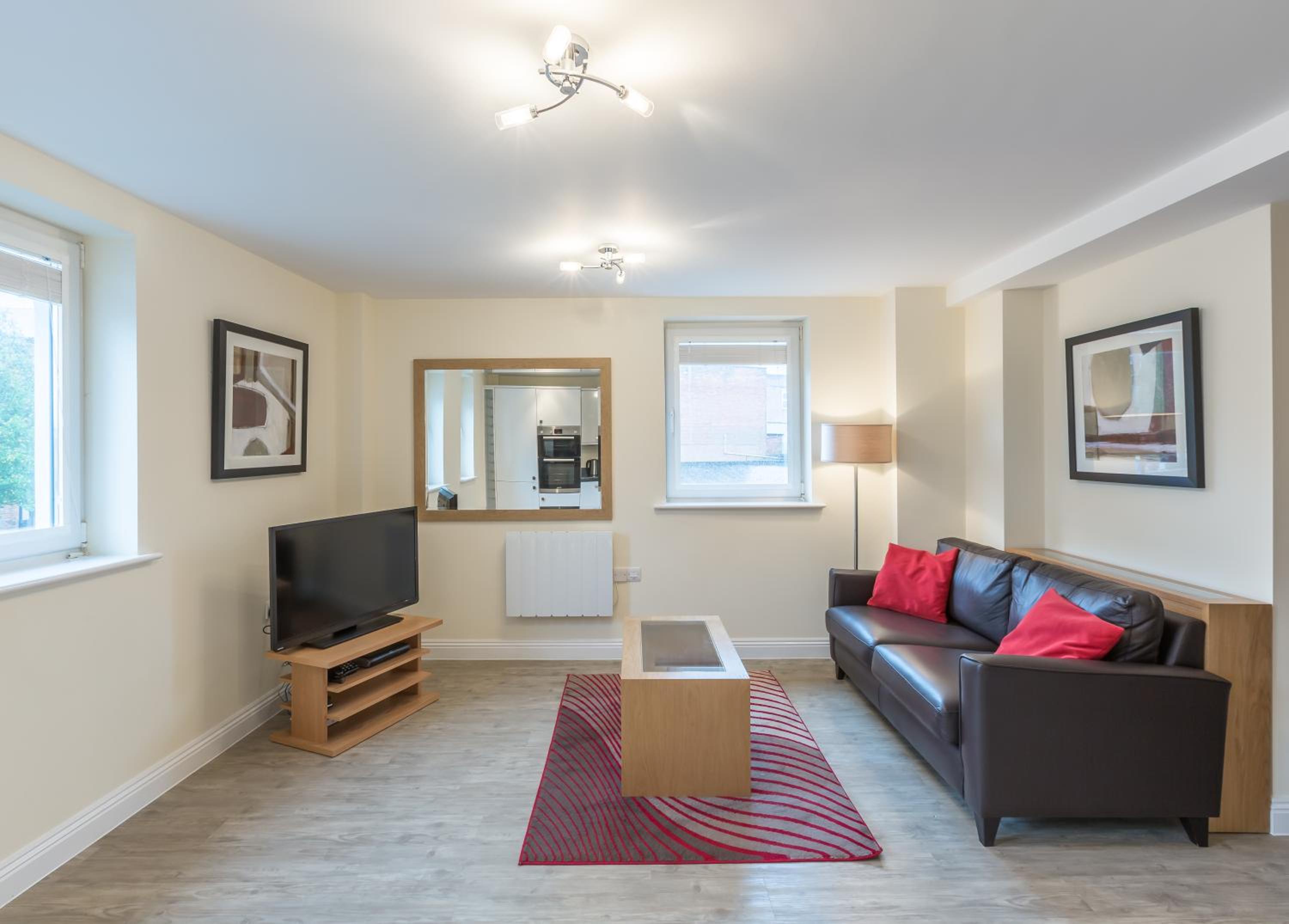 Basingstoke Vacations - House of Fisher - Central Point - Property Image 7