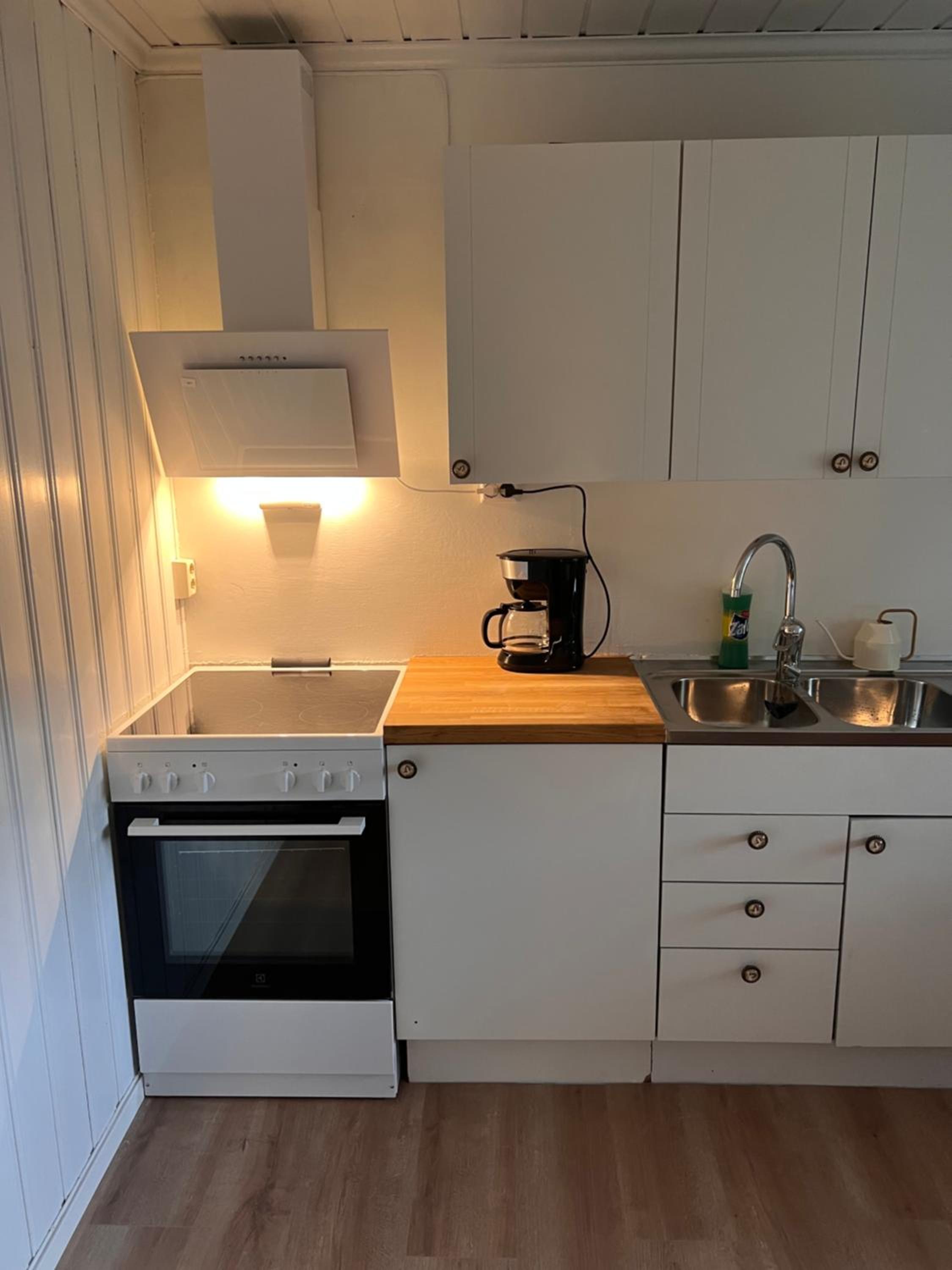 Charming Apartment steps from city center view 3