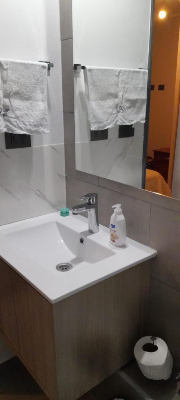 Pequeño departamento con estacionamiento privado