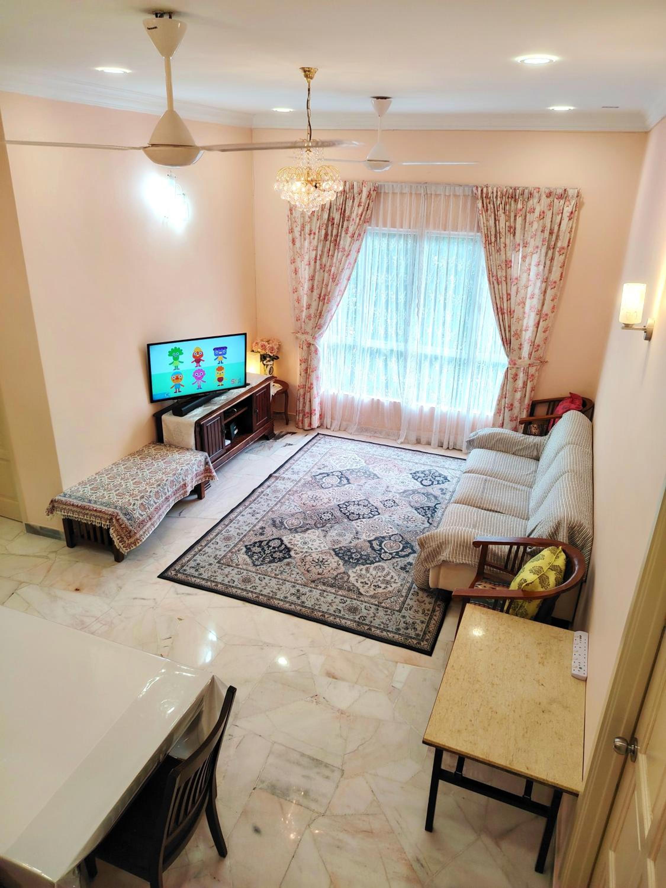 Homestay Spacious Condo Gurney Heights 5min to KLCC