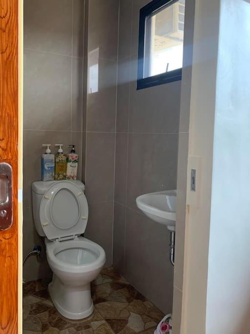 Studio apartment in Mactan, Cebu Rm 202 view 4