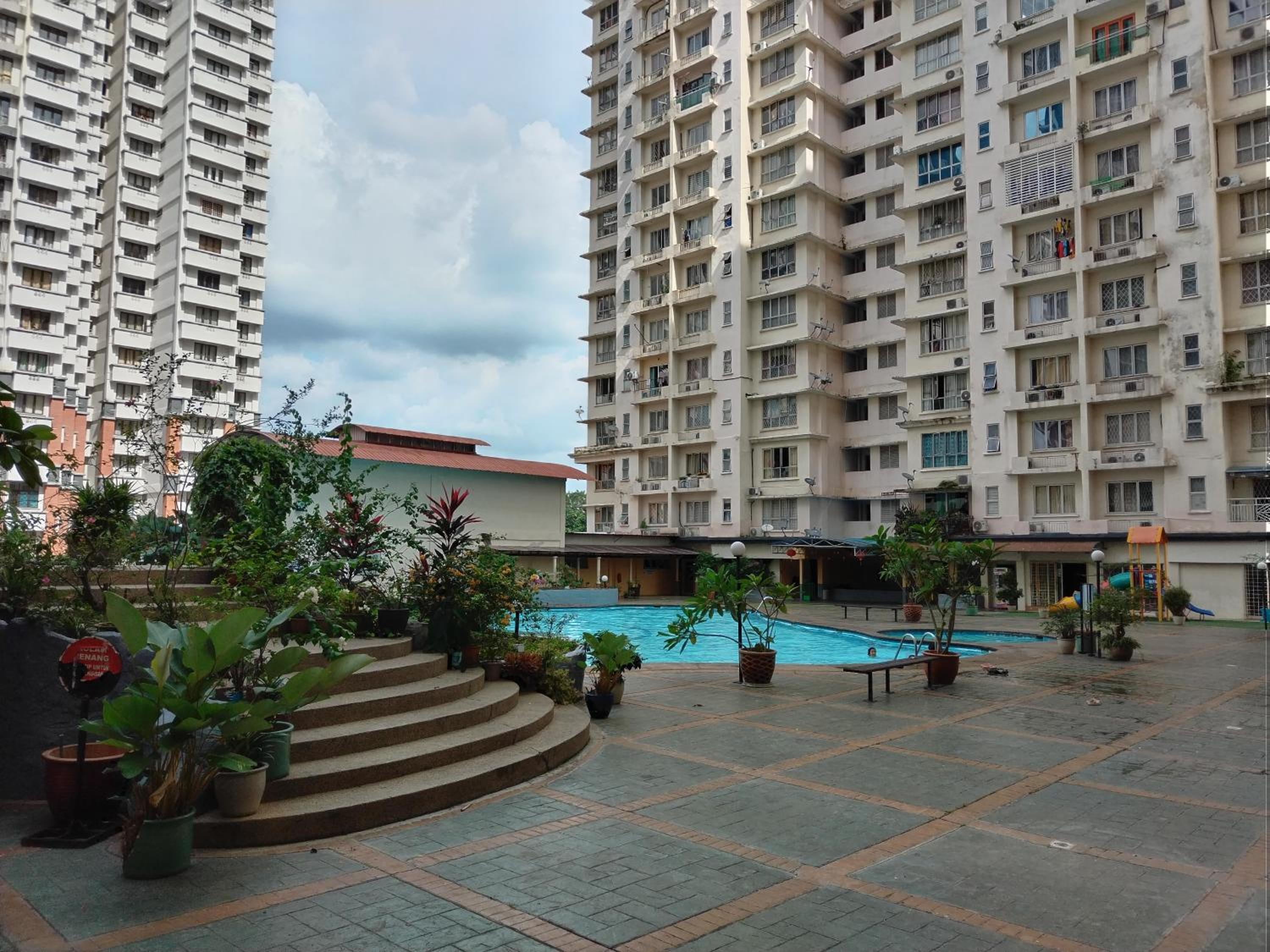 Homestay Spacious Condo Gurney Heights 5min to KLCC