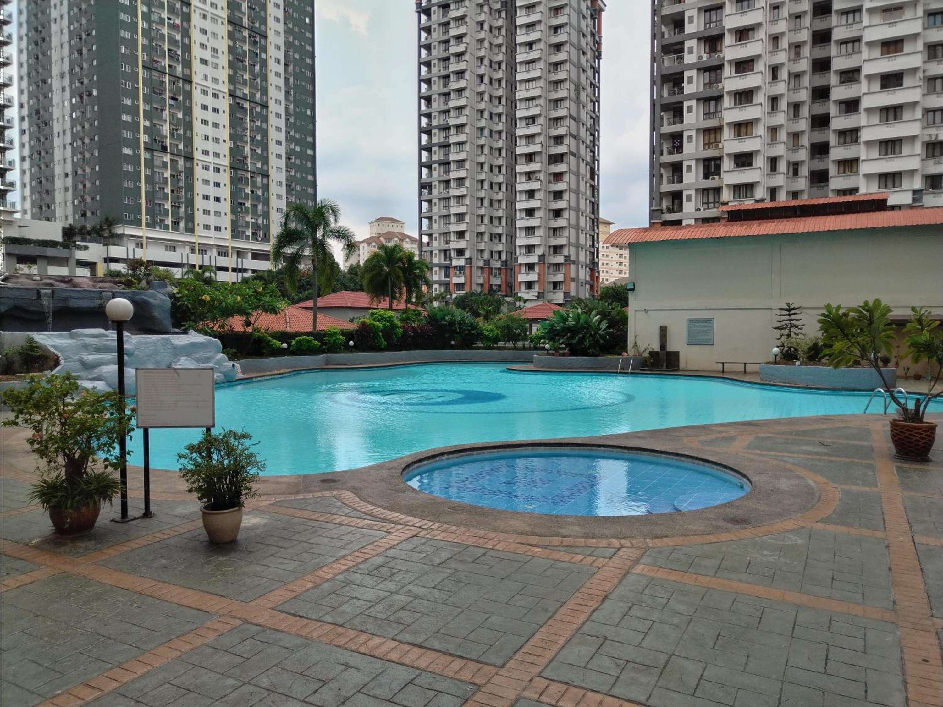 Homestay Spacious Condo Gurney Heights 5min to KLCC