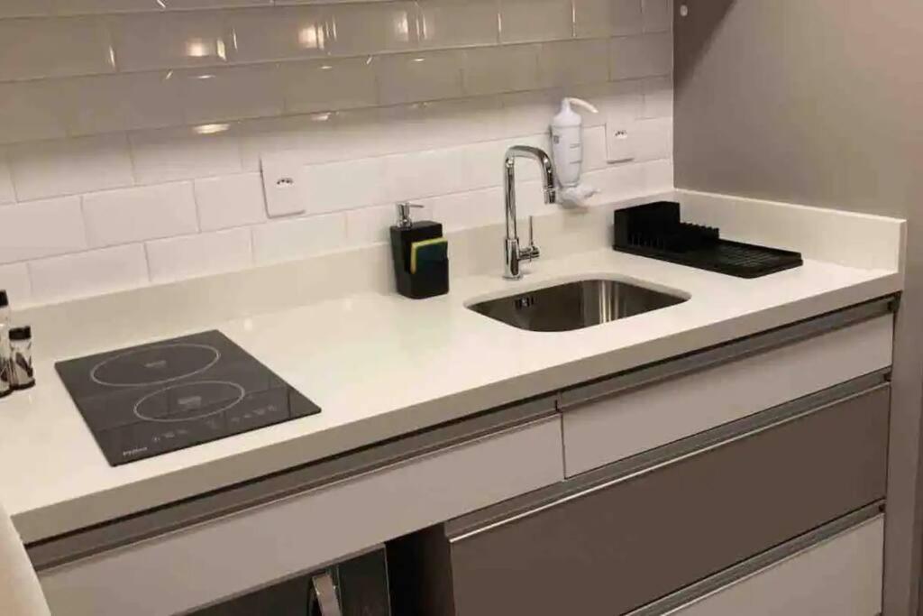 Moderno, novo e confortável no centro de Floripa