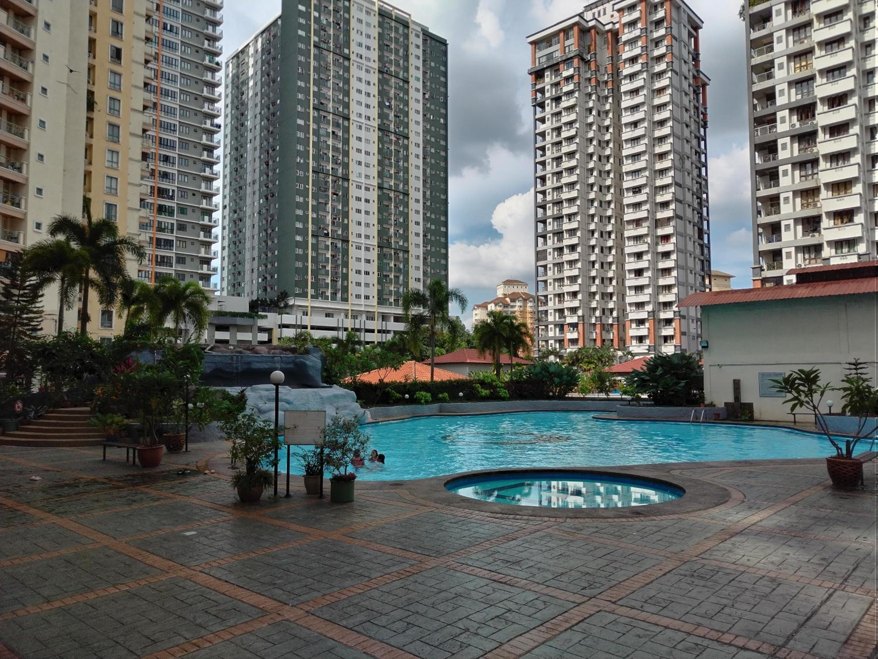 Homestay Spacious Condo Gurney Heights 5min to KLCC