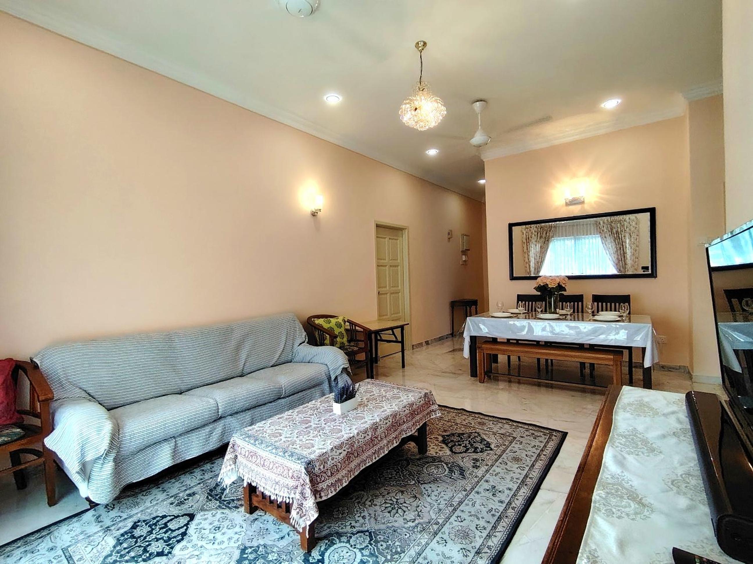 Homestay Spacious Condo Gurney Heights 5min to KLCC