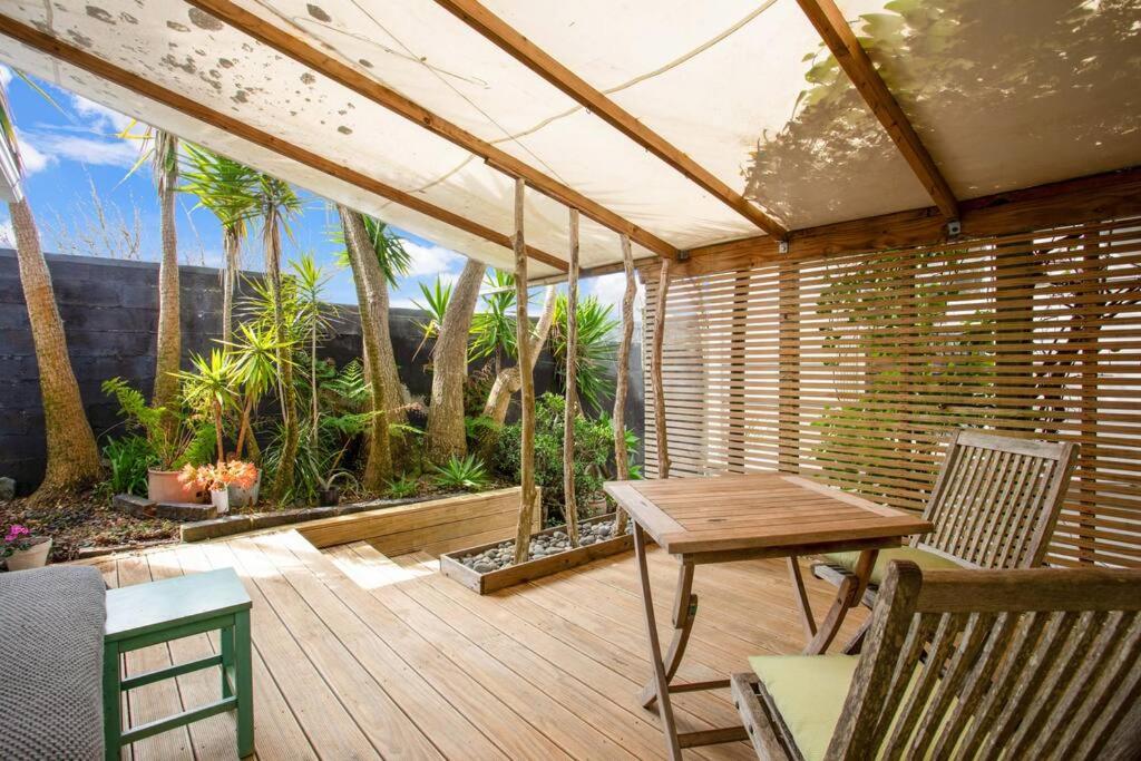 Mount Eden Cottage your Urban Sanctuary with Carpark view 2