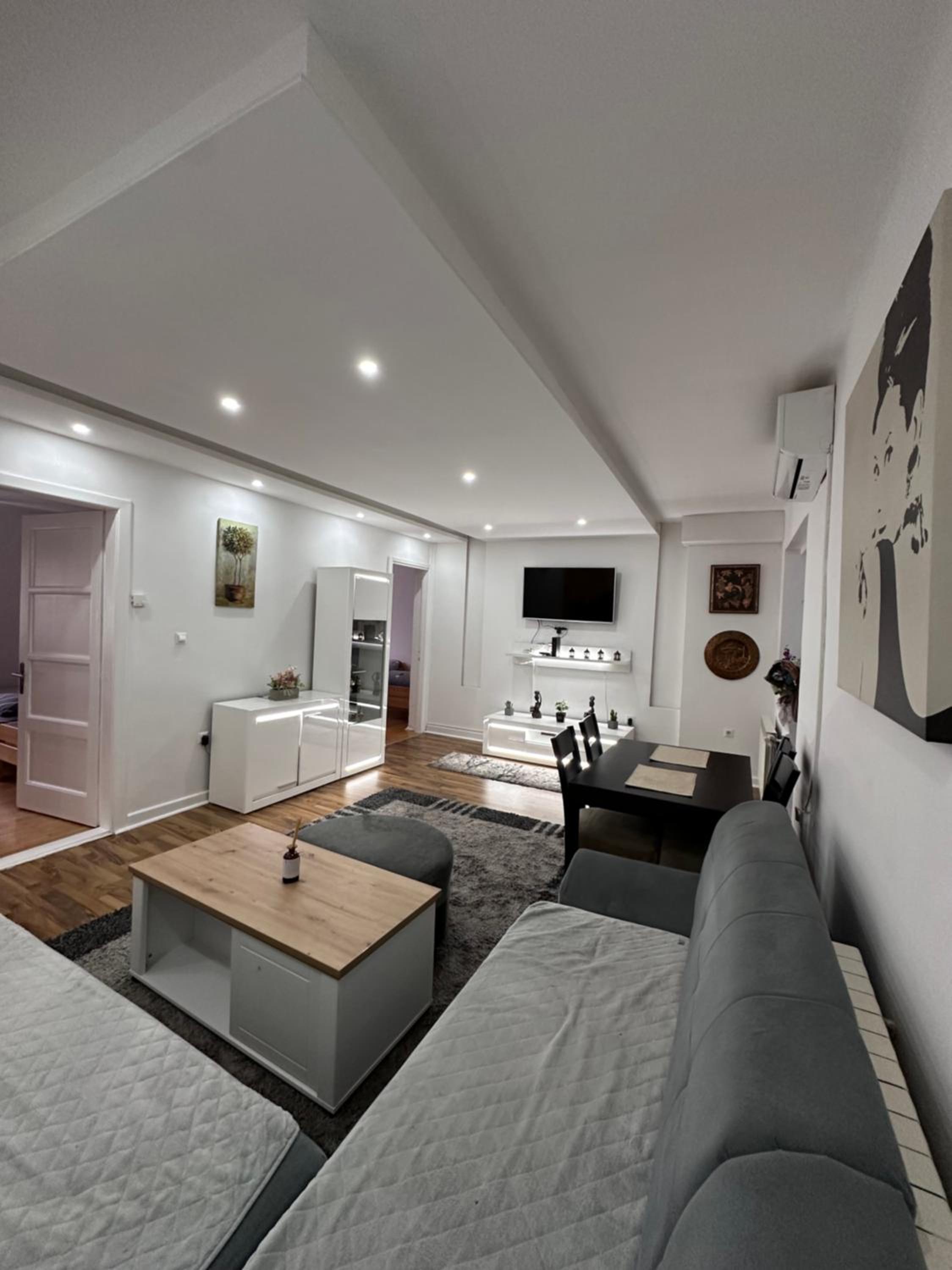 Elma Apartments