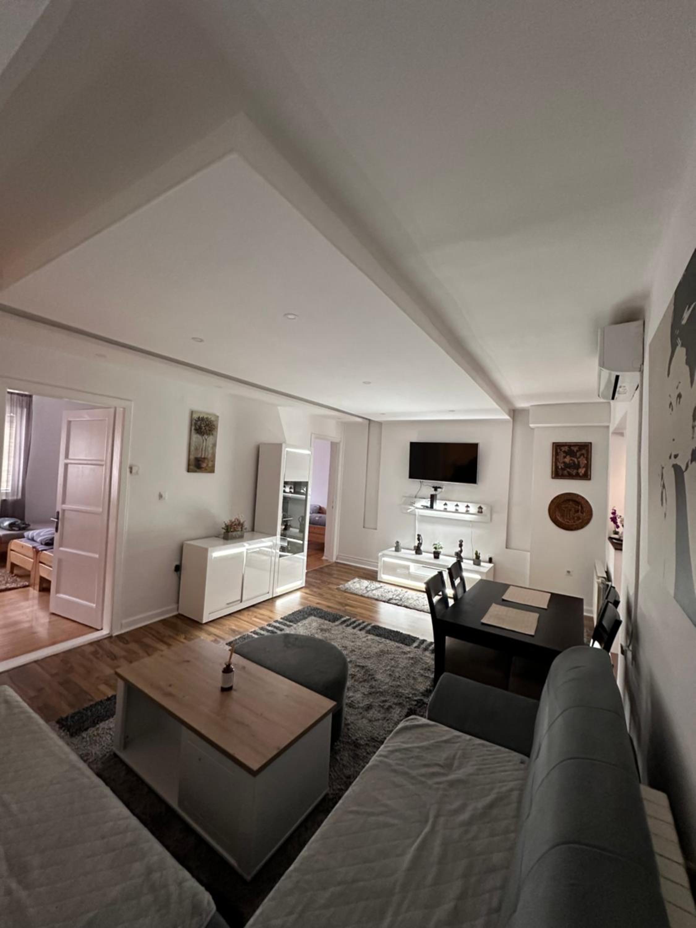 Elma Apartments