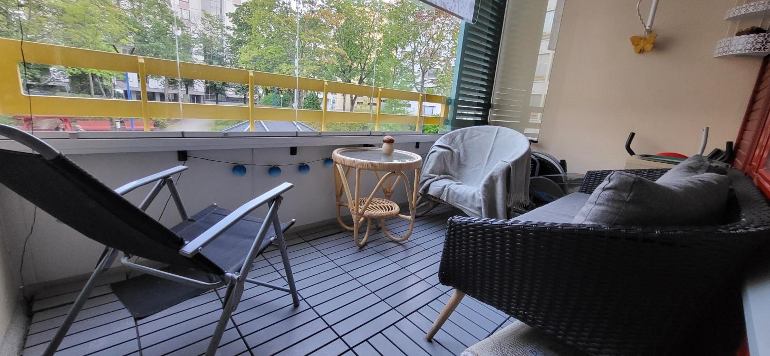 Cosy Big 2 room kitchen bathtub parking big TV view 3