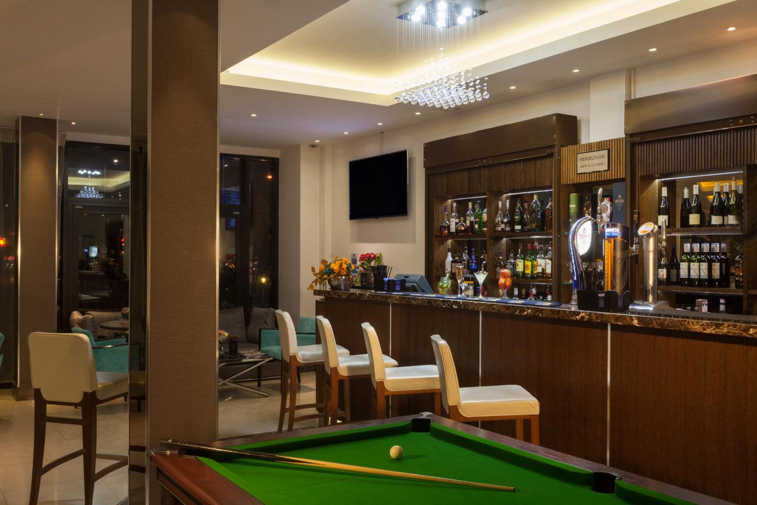 Hounslow Vacations - Park Grand Heathrow - Property Image 2