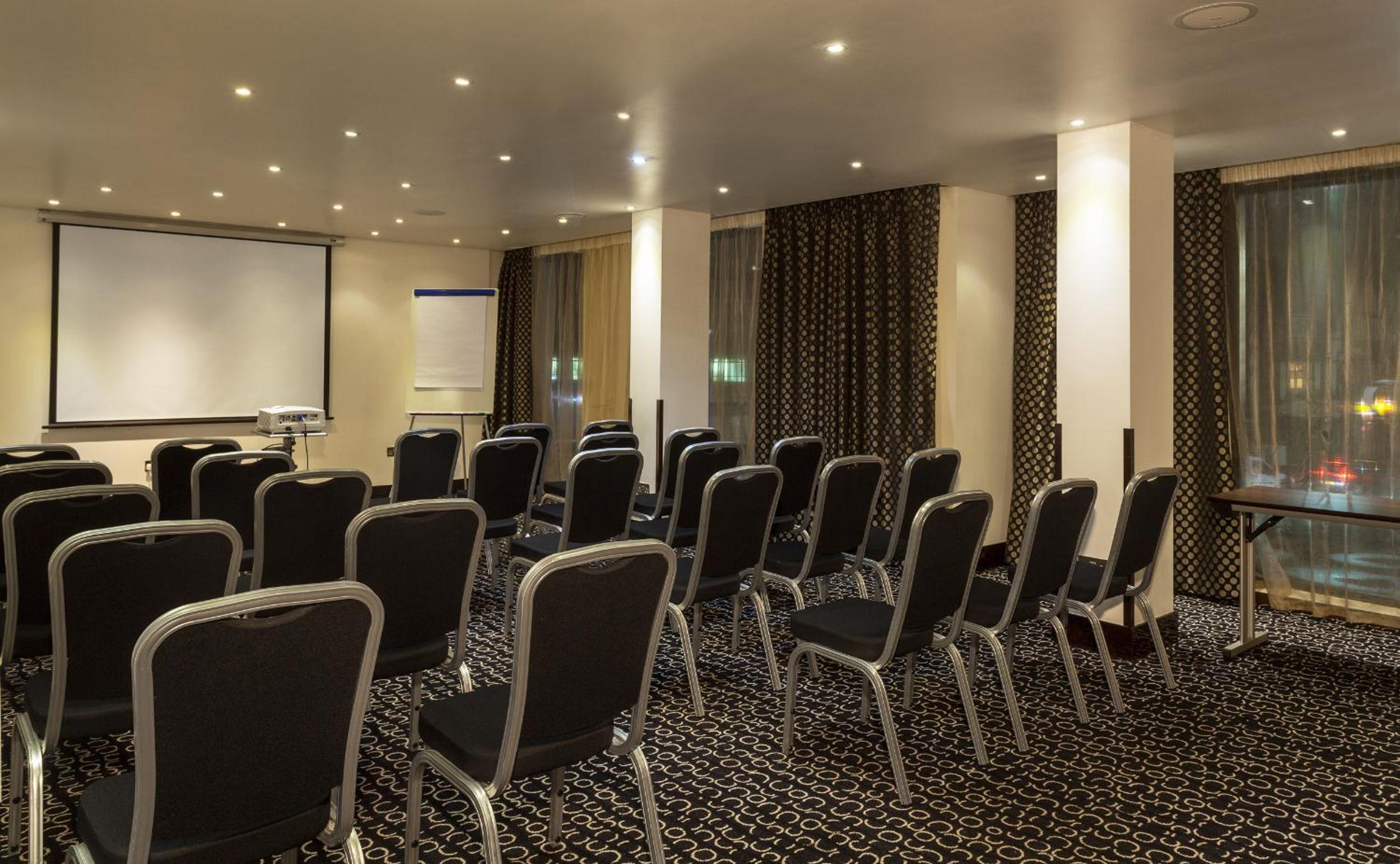 Hounslow Vacations - Park Grand Heathrow - Property Image 11