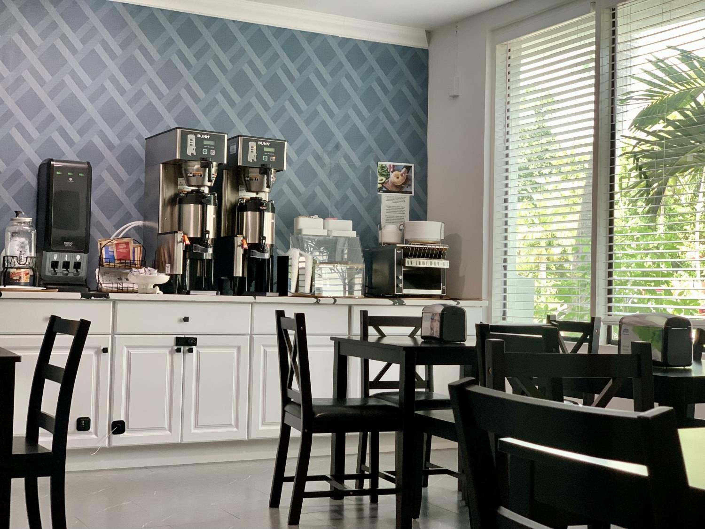 Atrium Hotel, Trademark Collection by Wyndham 2