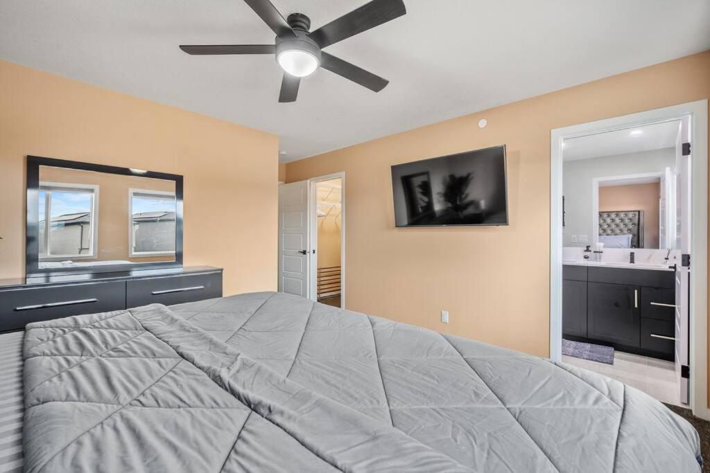 Near Airport! Luxury & Comfortable 3-Bed House
