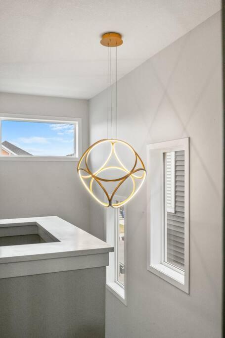 Near Airport! Luxury & Comfortable 3-Bed House